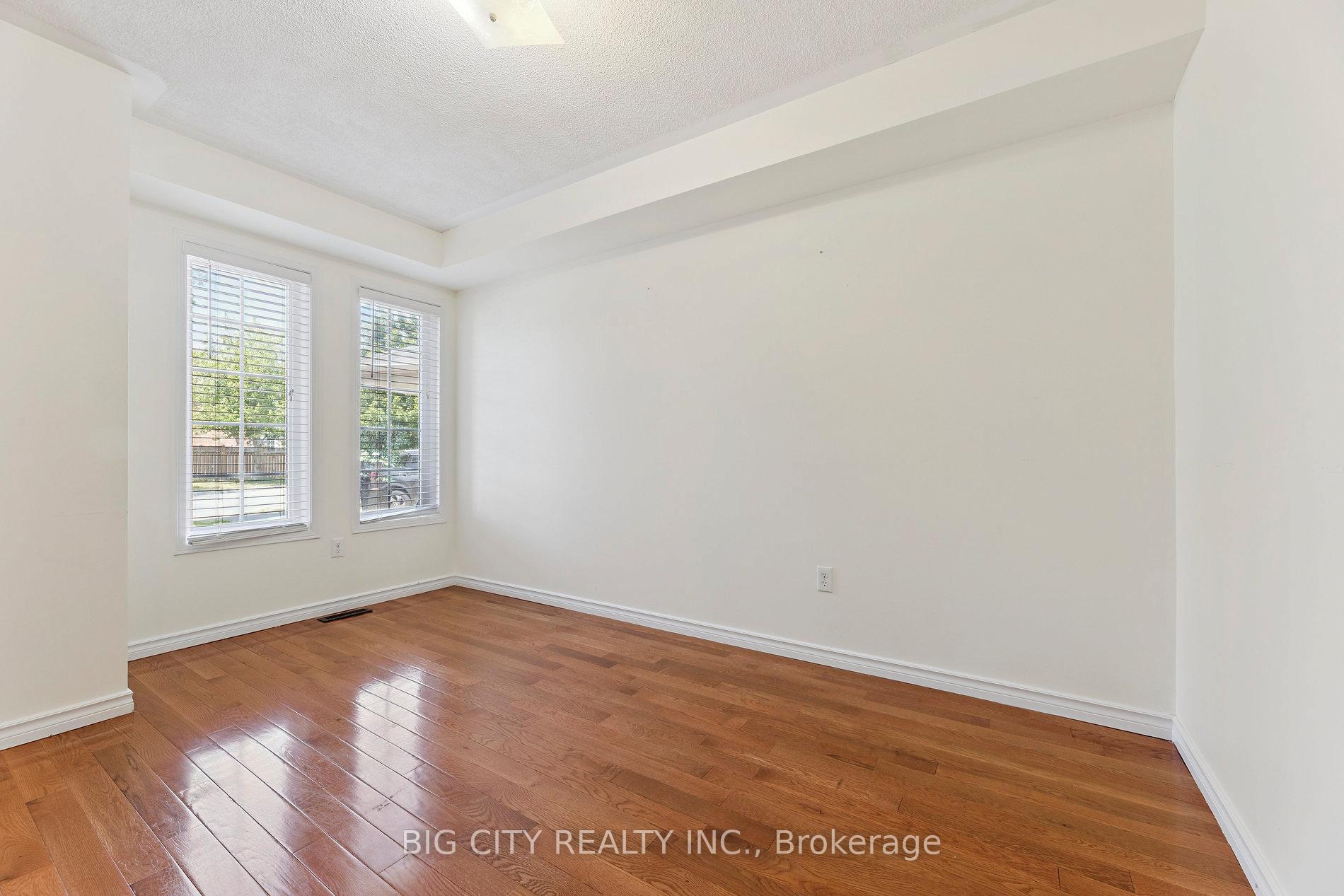 Photo 4 of 23 Angier Crescent, Unit Upper