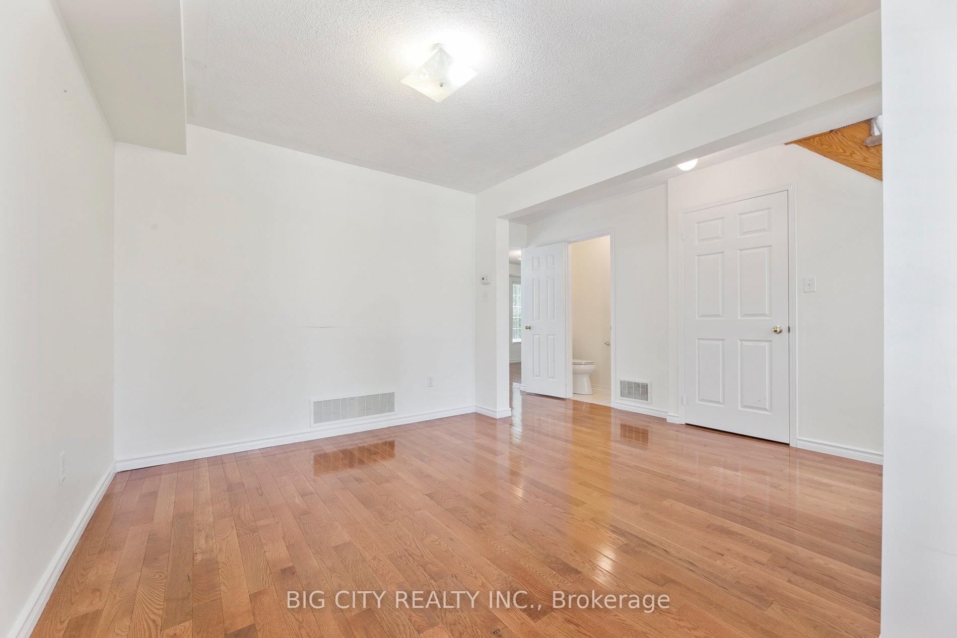 Photo 5 of 23 Angier Crescent, Unit Upper