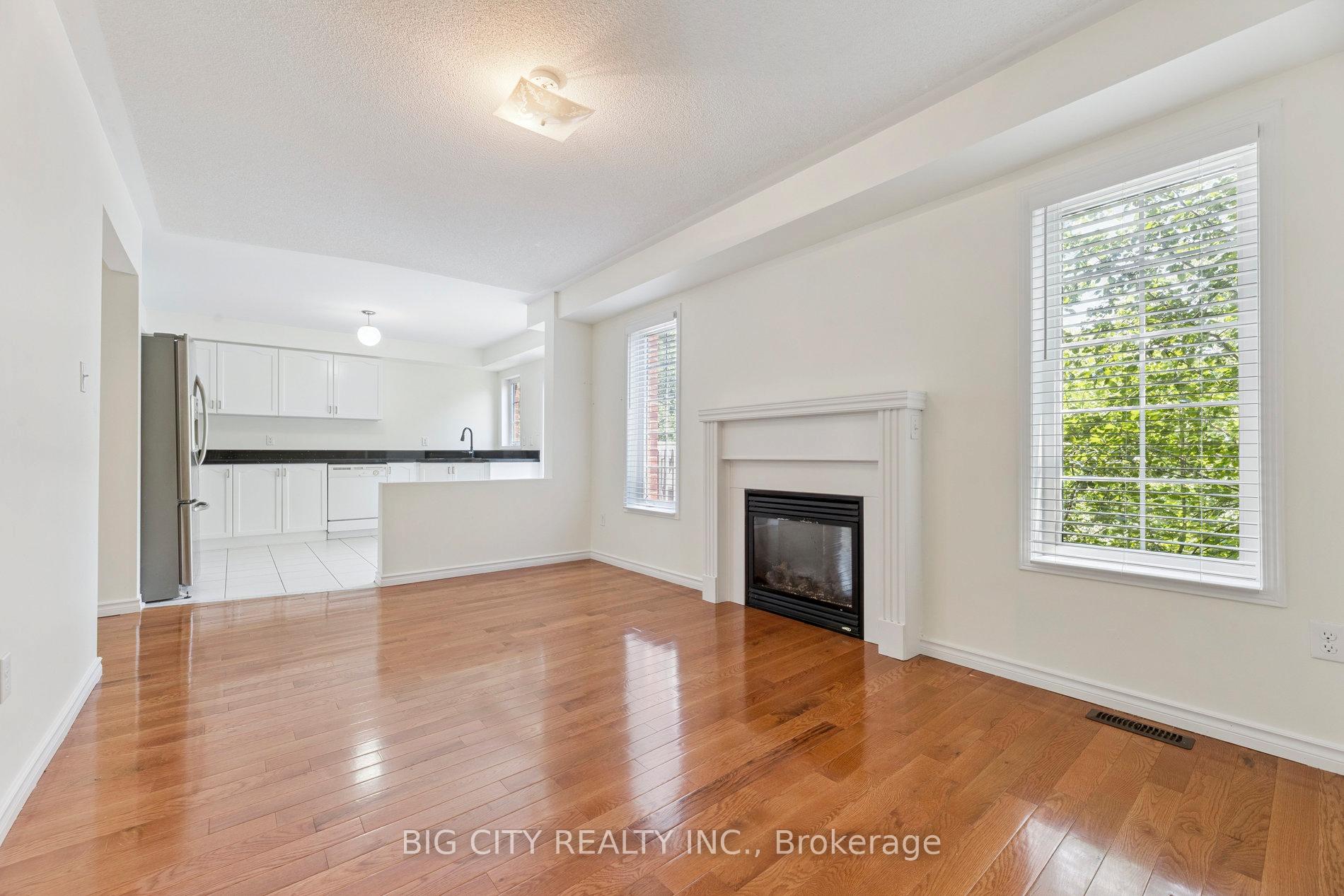 Photo 7 of 23 Angier Crescent, Unit Upper