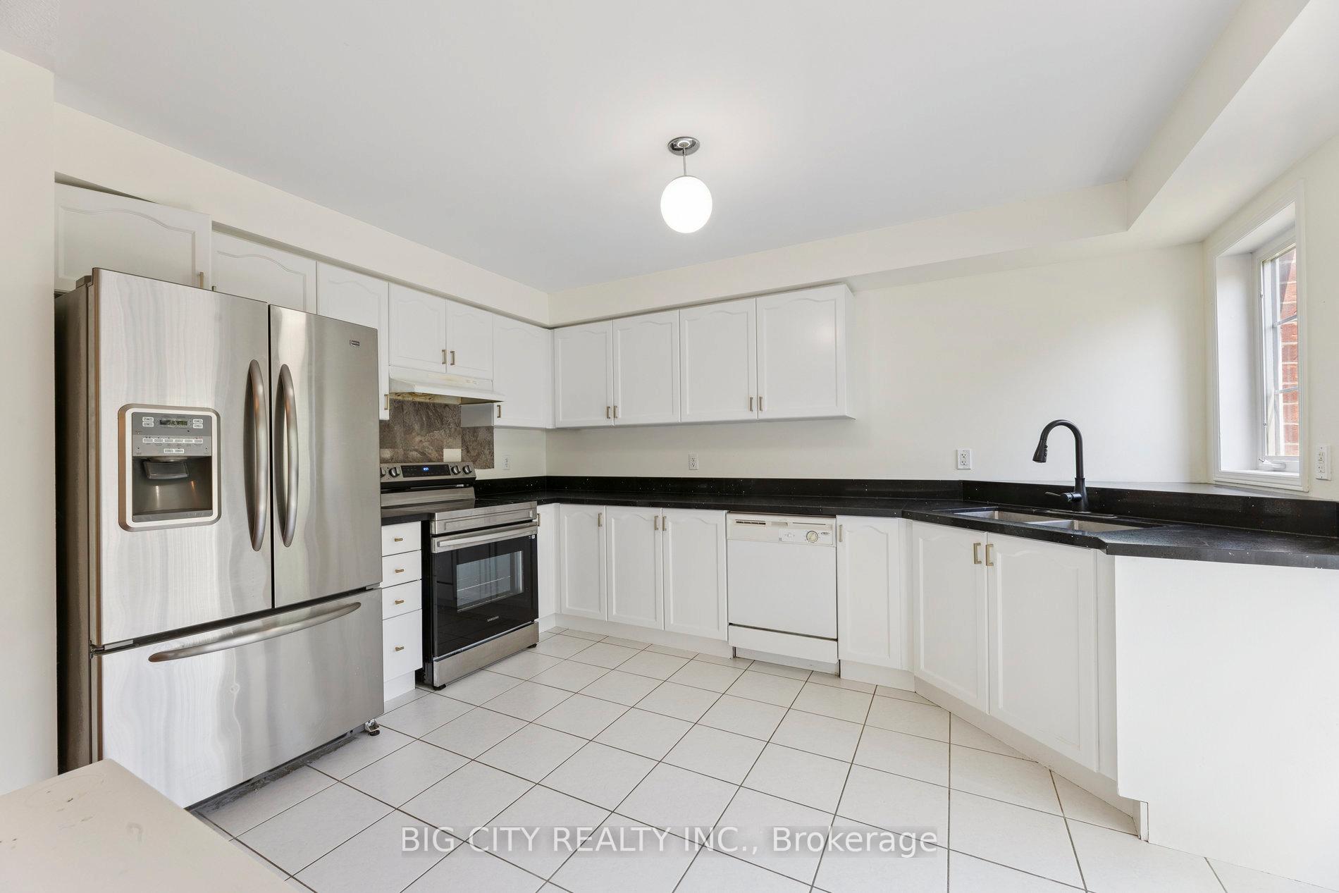 Photo 8 of 23 Angier Crescent, Unit Upper