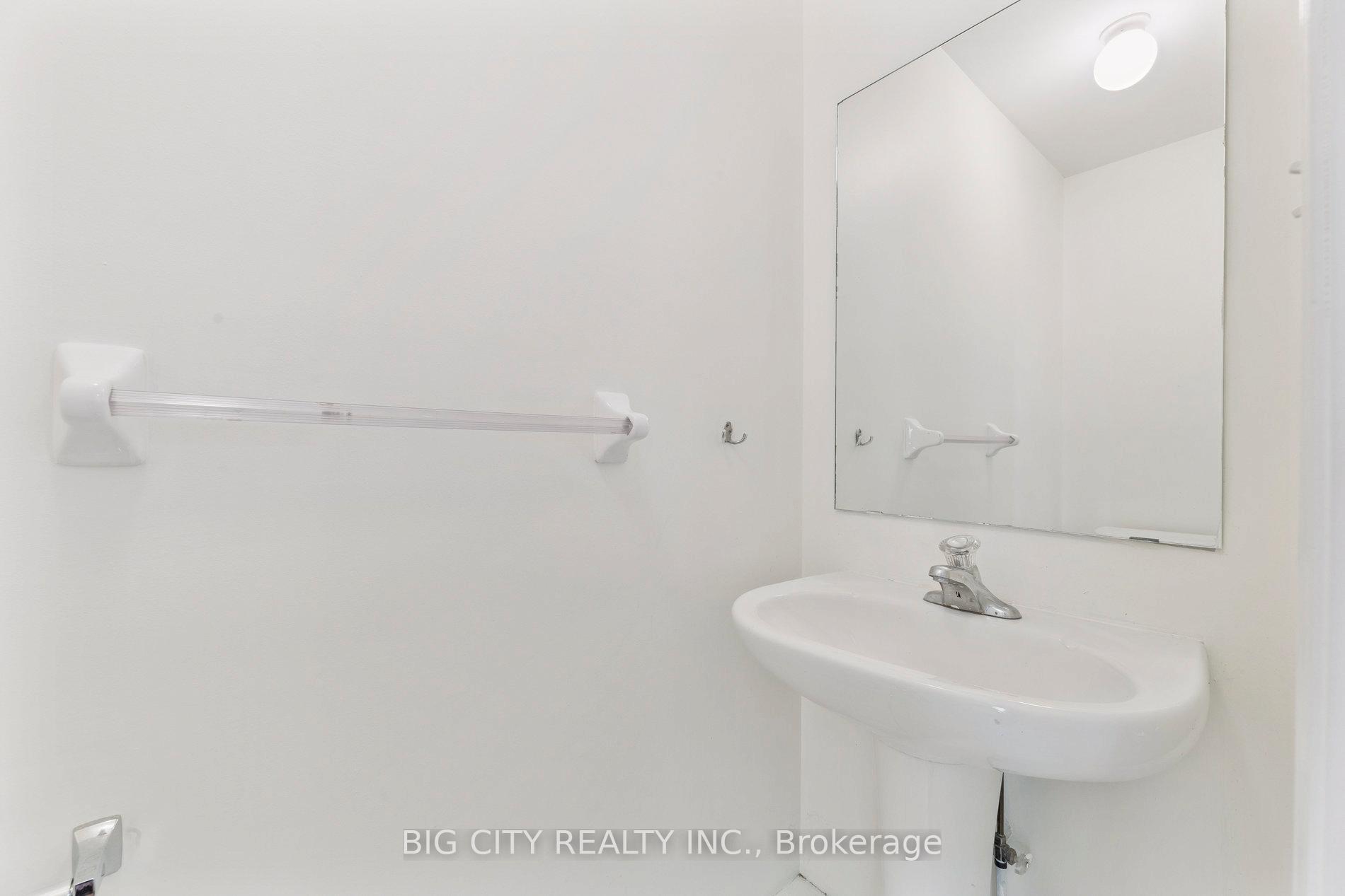 Photo 10 of 23 Angier Crescent, Unit Upper