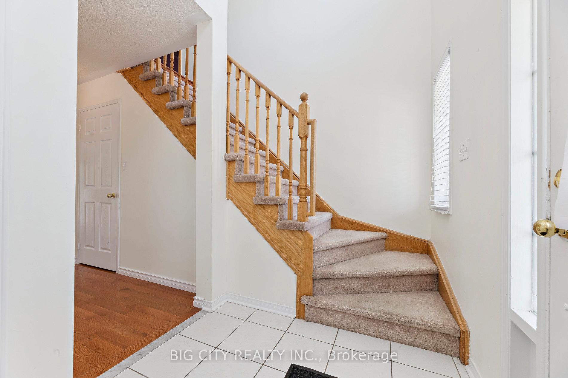 Photo 11 of 23 Angier Crescent, Unit Upper