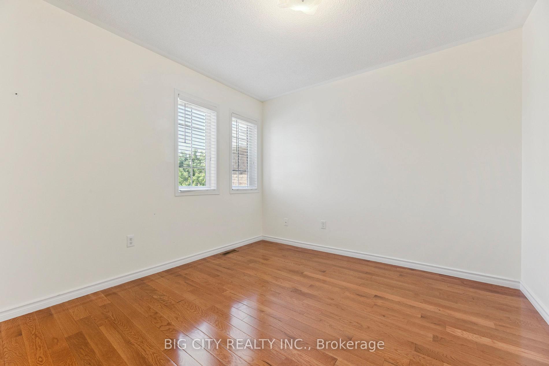 Photo 12 of 23 Angier Crescent, Unit Upper