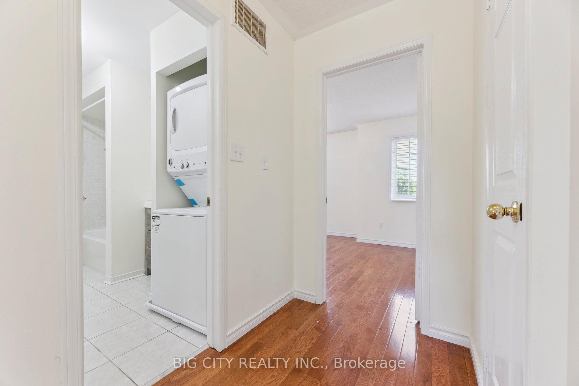 Photo 14 of 23 Angier Crescent, Unit Upper