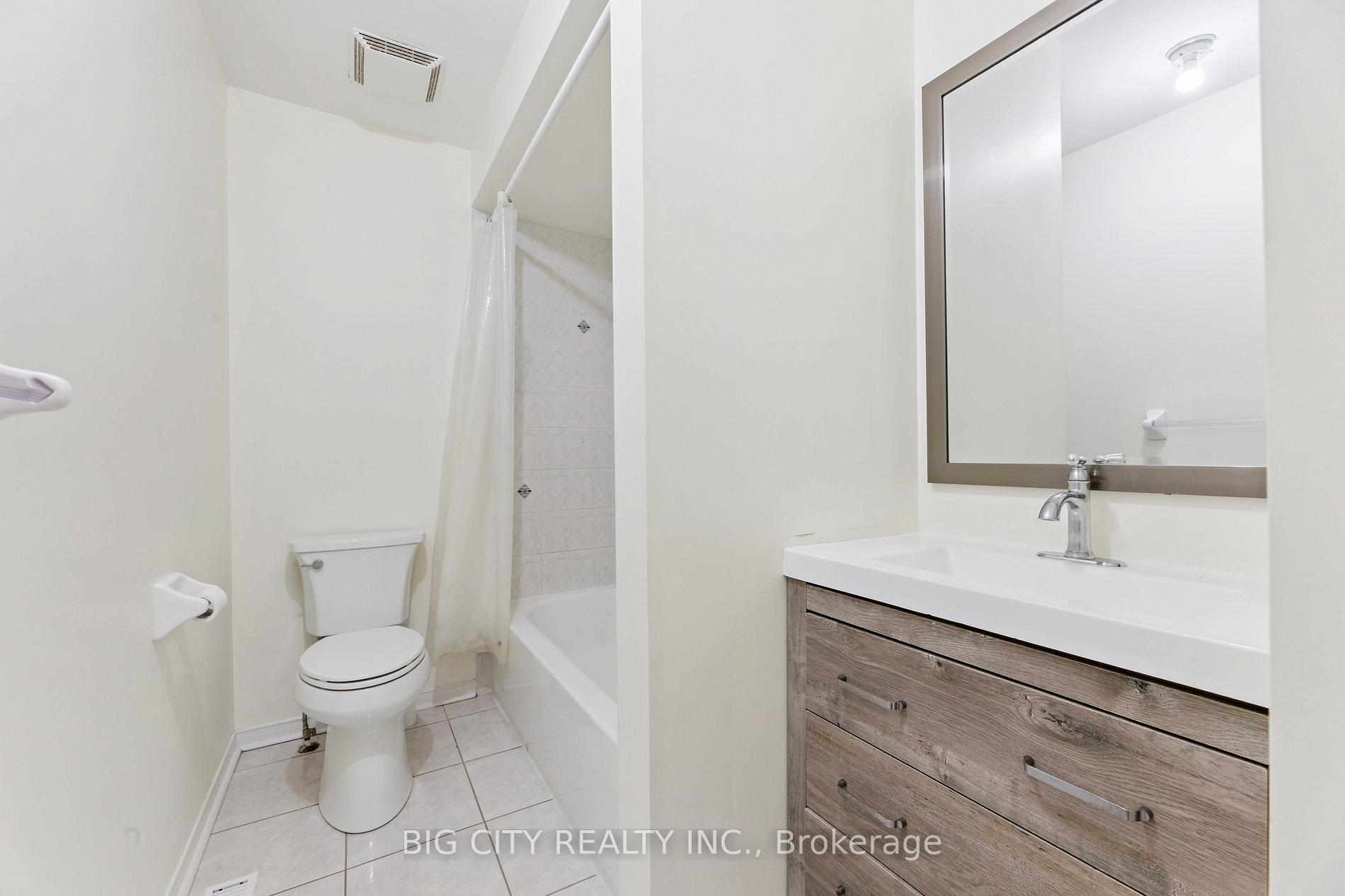 Photo 15 of 23 Angier Crescent, Unit Upper