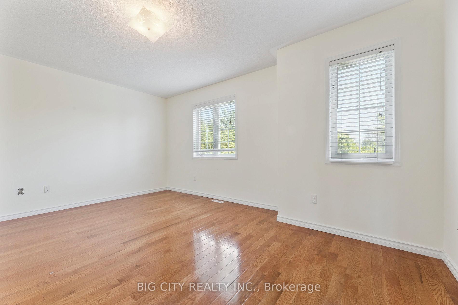 Photo 16 of 23 Angier Crescent, Unit Upper