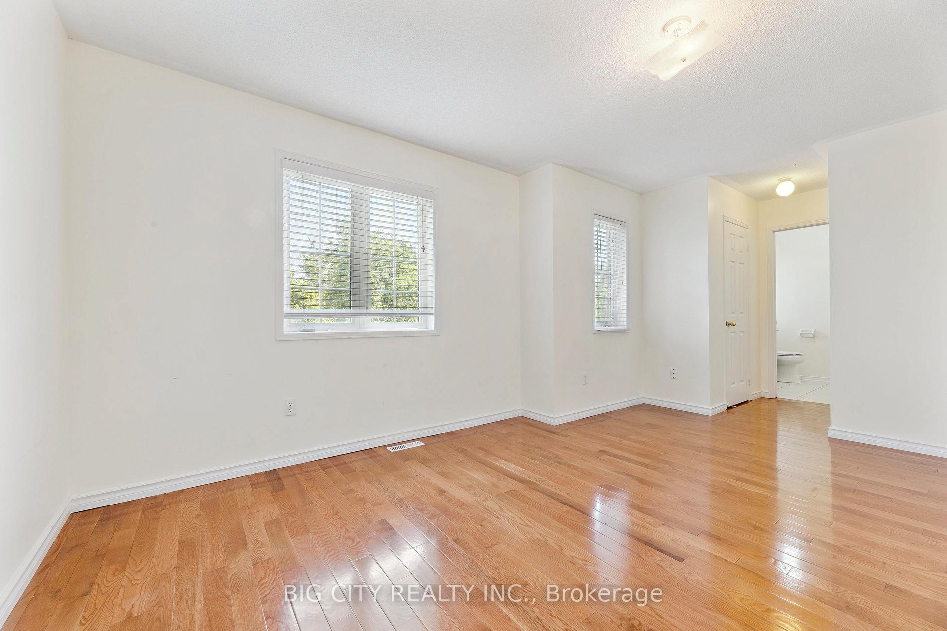 Photo 17 of 23 Angier Crescent, Unit Upper