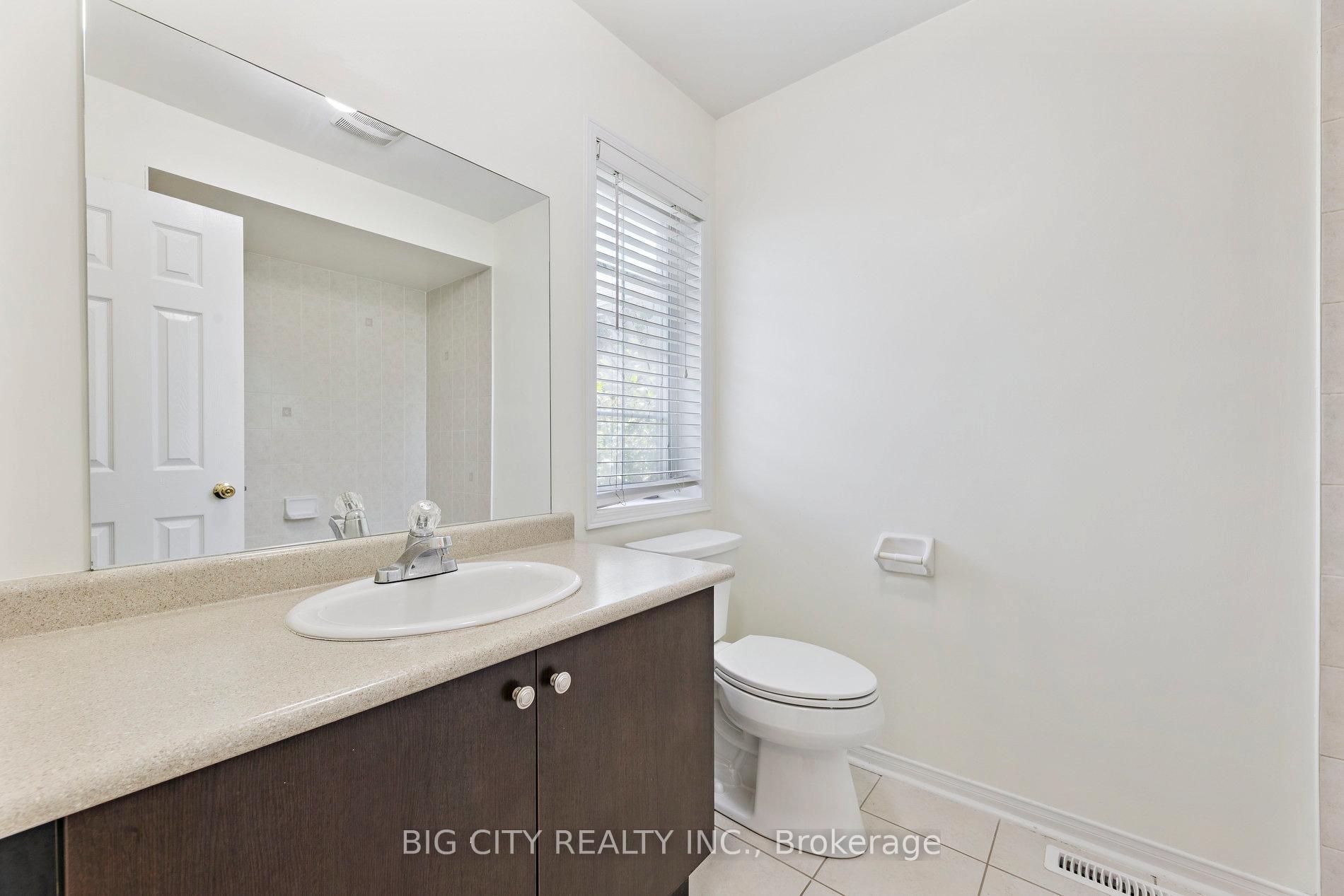 Photo 18 of 23 Angier Crescent, Unit Upper
