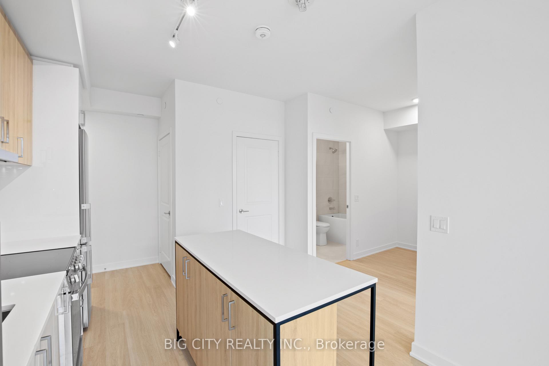 Photo 7 of 30 Upper Mall Way, Unit 317A
