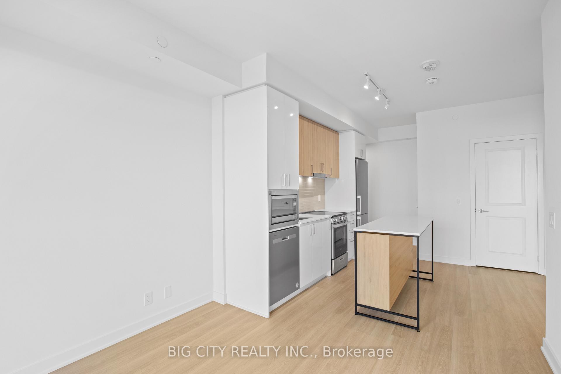Photo 9 of 30 Upper Mall Way, Unit 317A