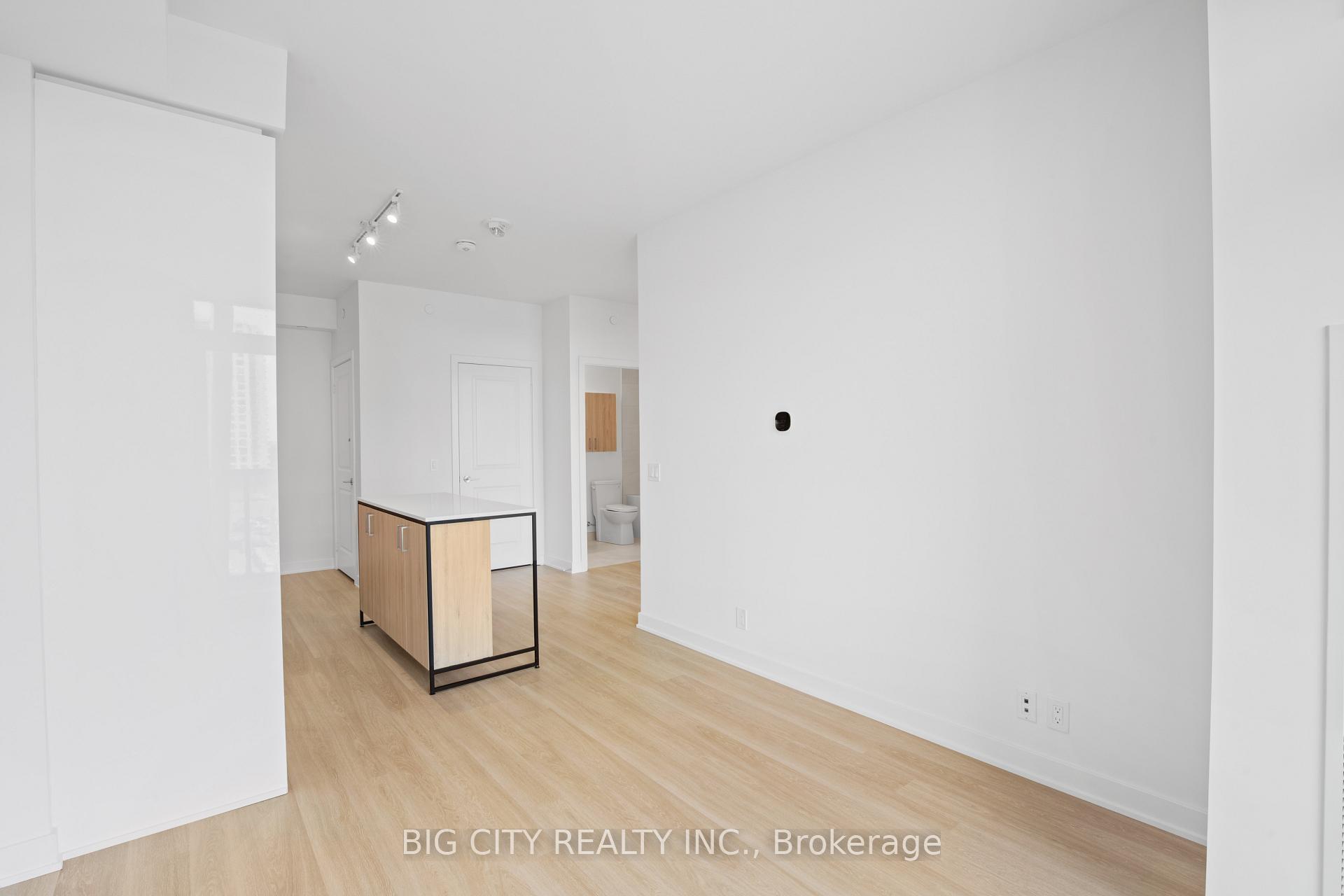 Photo 10 of 30 Upper Mall Way, Unit 317A