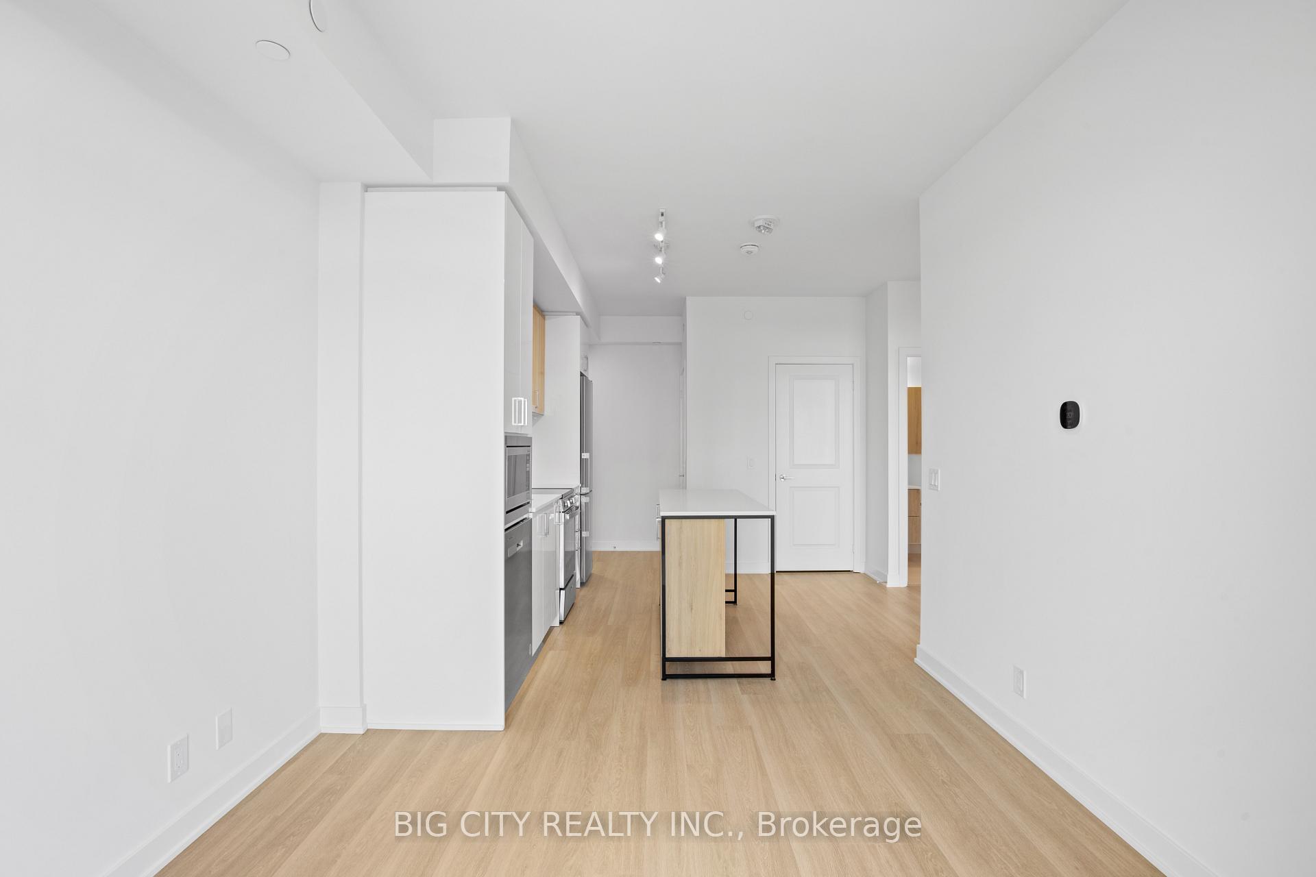 Photo 14 of 30 Upper Mall Way, Unit 317A