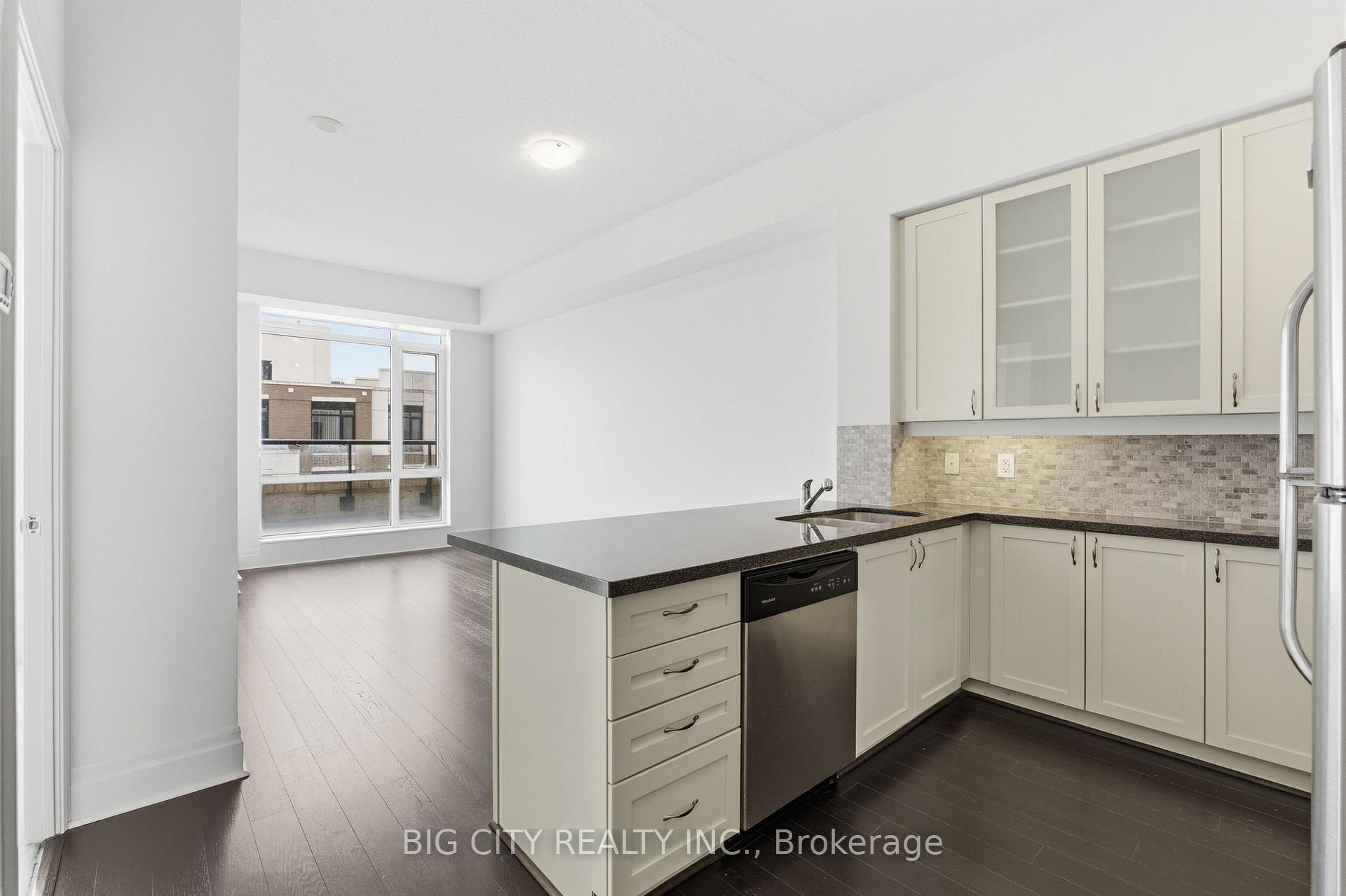 Photo 8 of 131 Upper Duke Cres, Unit 1005