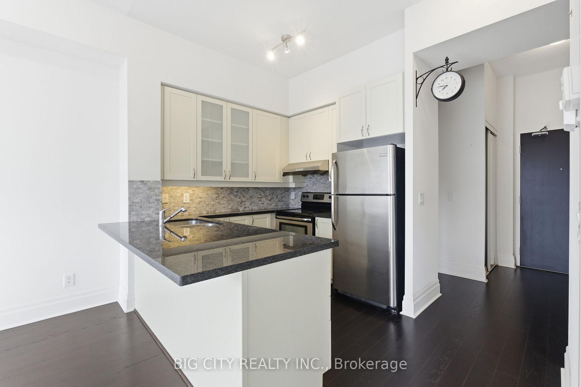 Photo 10 of 131 Upper Duke Cres, Unit 1005