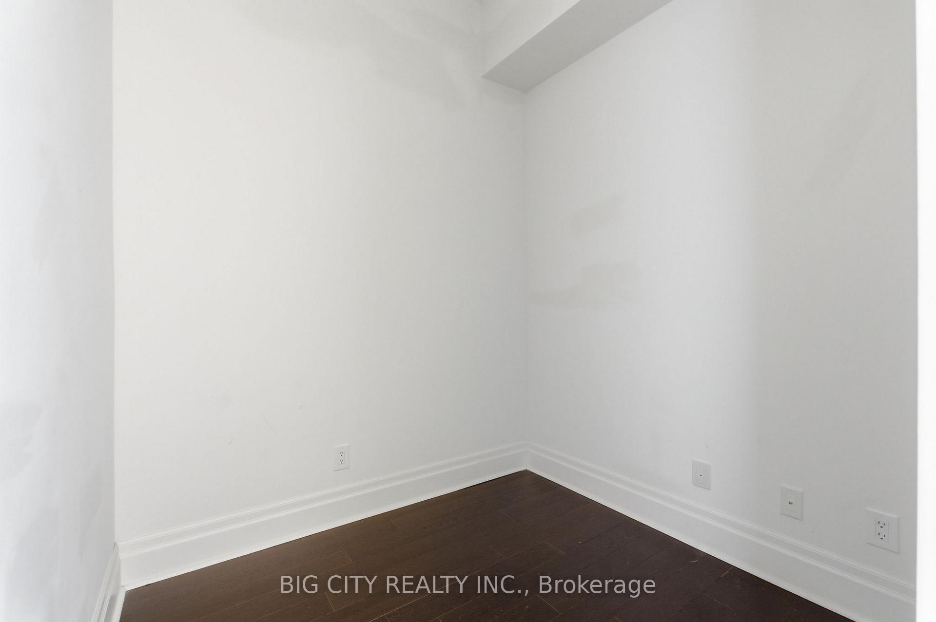 Photo 21 of 131 Upper Duke Cres, Unit 1005