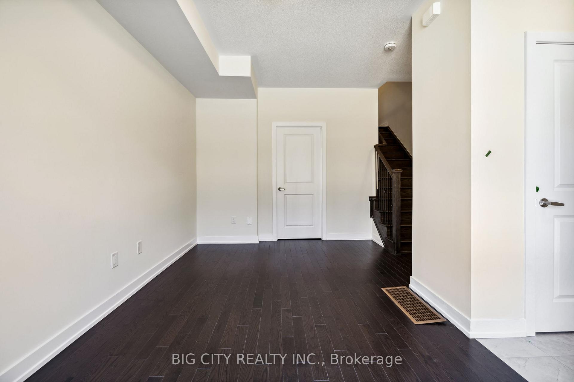 Photo 2 of 101 Stauffer Crescent