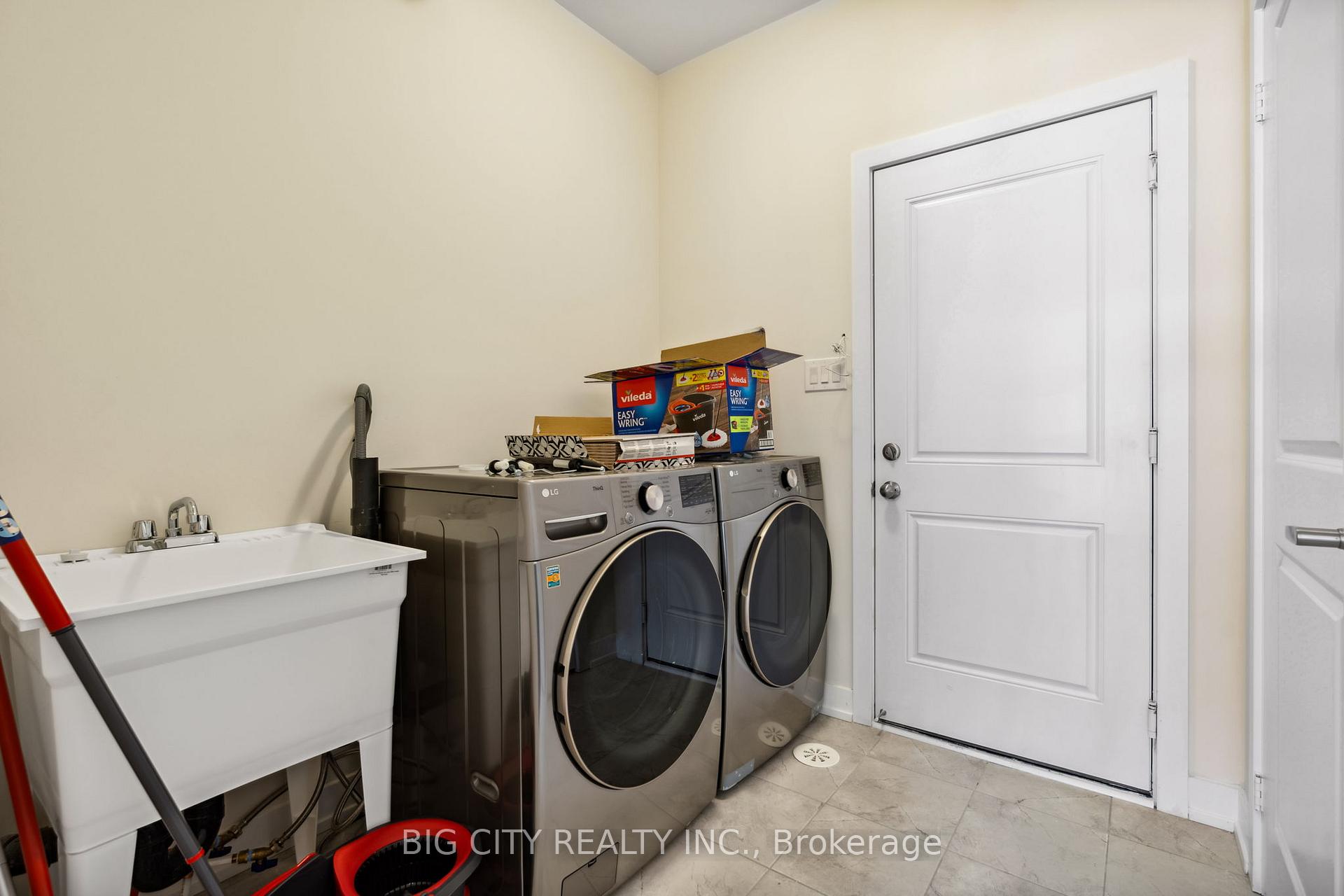 Photo 18 of 101 Stauffer Crescent