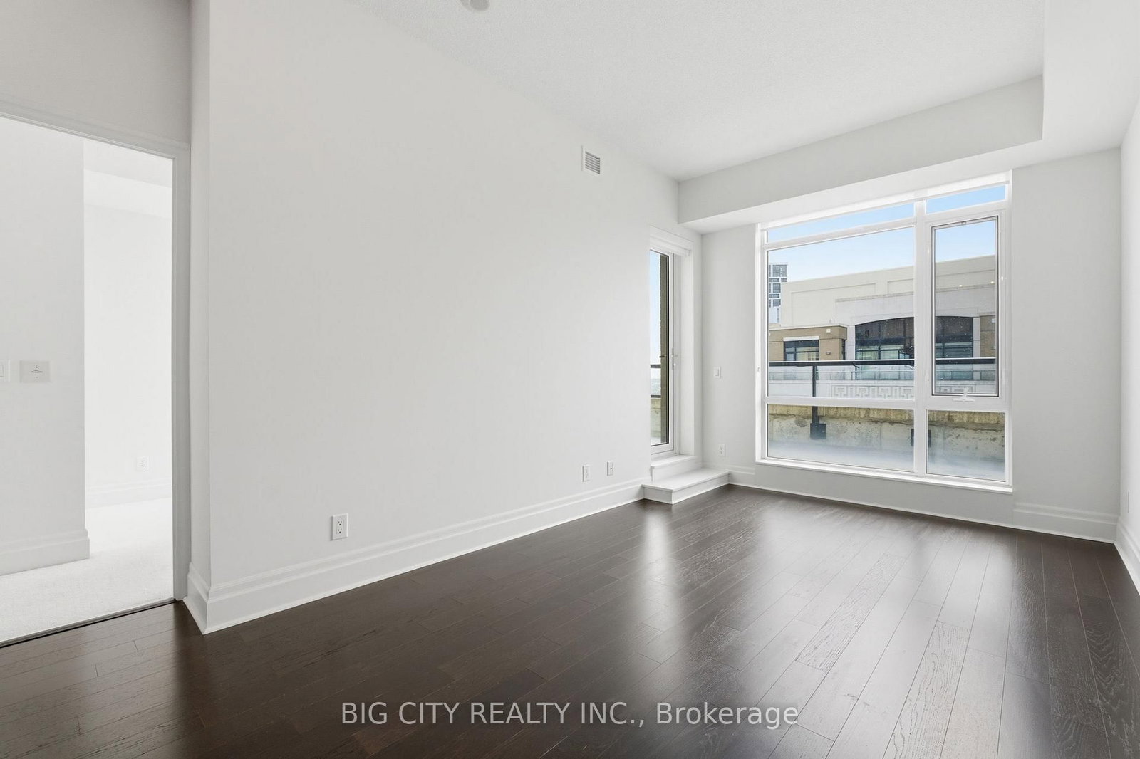 Photo 2 of 131 Upper Duke Crescent, Unit 1005
