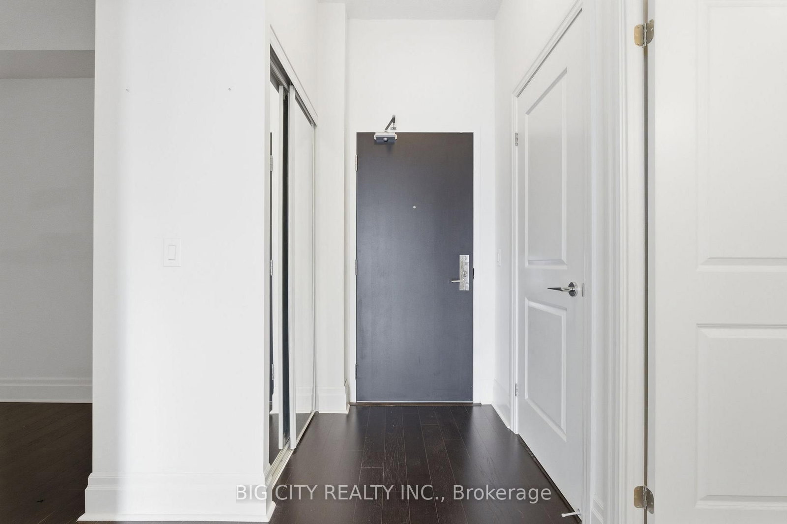 Photo 8 of 131 Upper Duke Crescent, Unit 1005