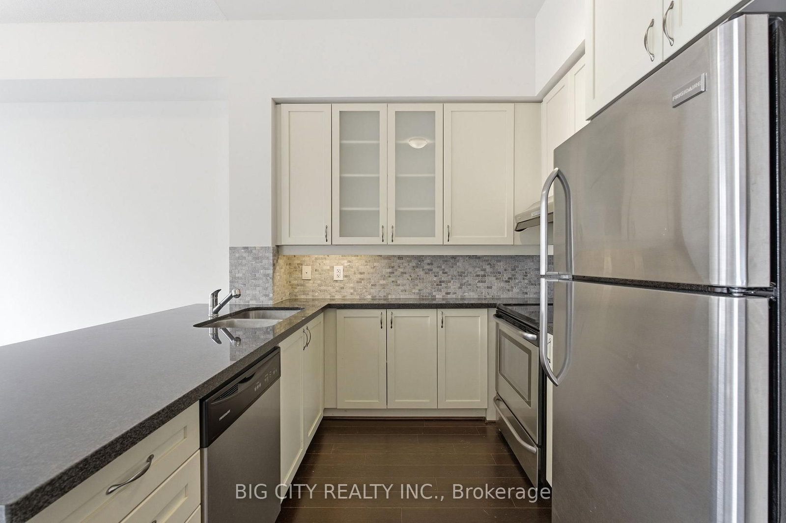 Photo 11 of 131 Upper Duke Crescent, Unit 1005
