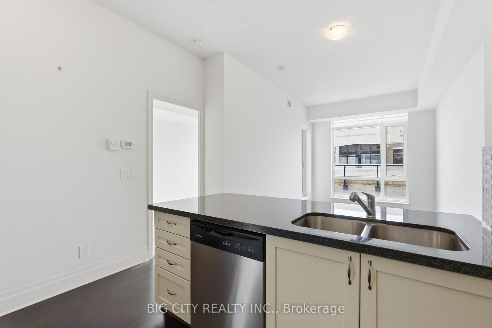 Photo 14 of 131 Upper Duke Crescent, Unit 1005