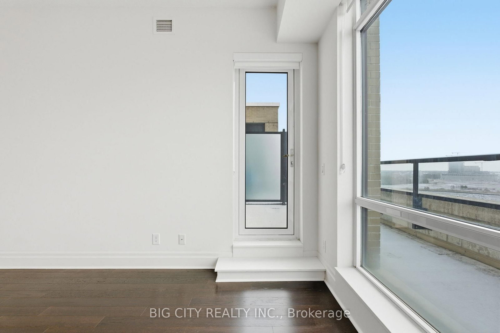 Photo 21 of 131 Upper Duke Crescent, Unit 1005