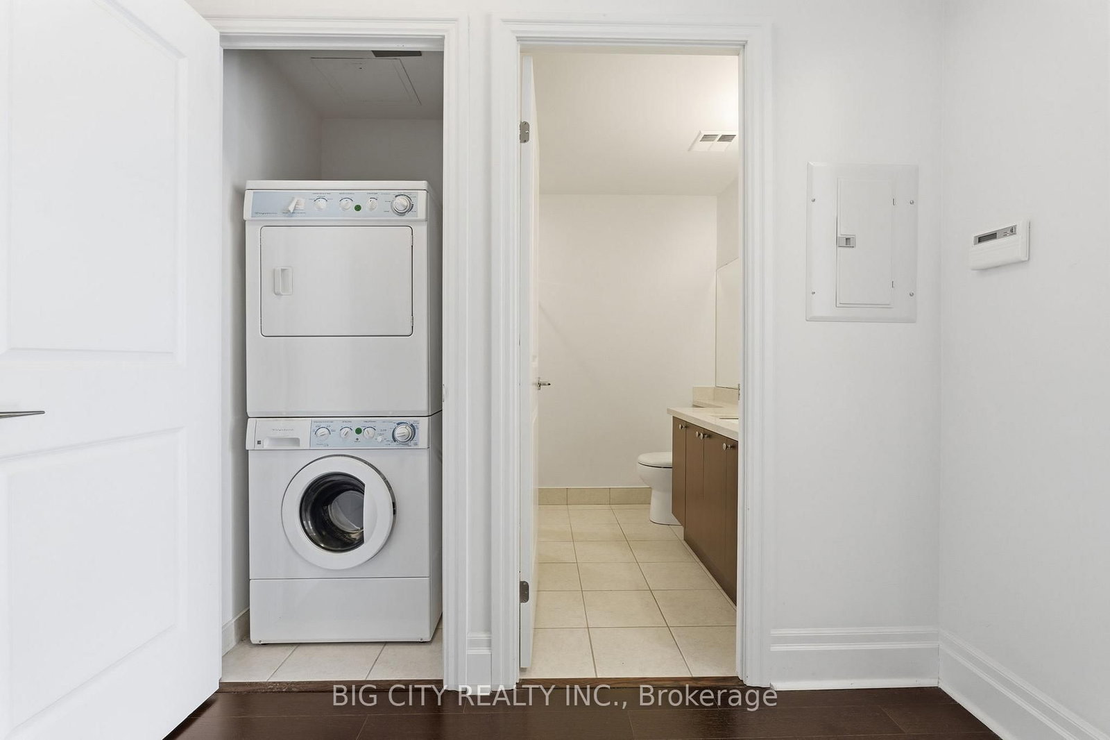Photo 32 of 131 Upper Duke Crescent, Unit 1005