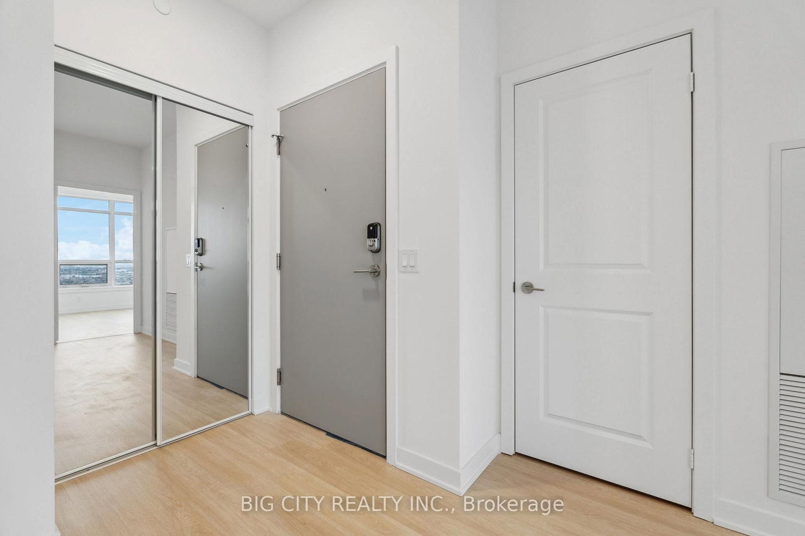 Photo 2 of 50 Upper Mall Way, Unit 1206