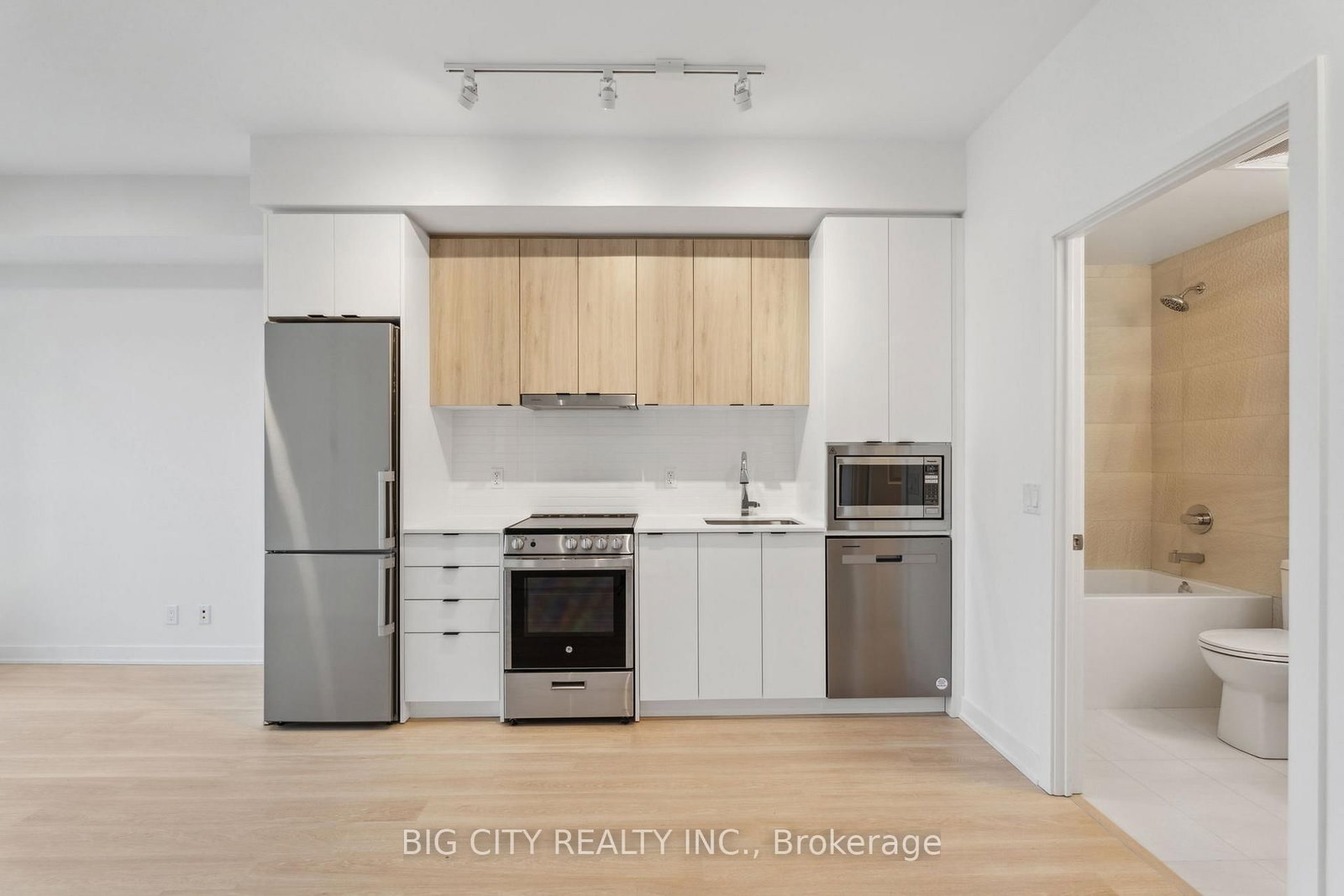 Photo 3 of 50 Upper Mall Way, Unit 1206