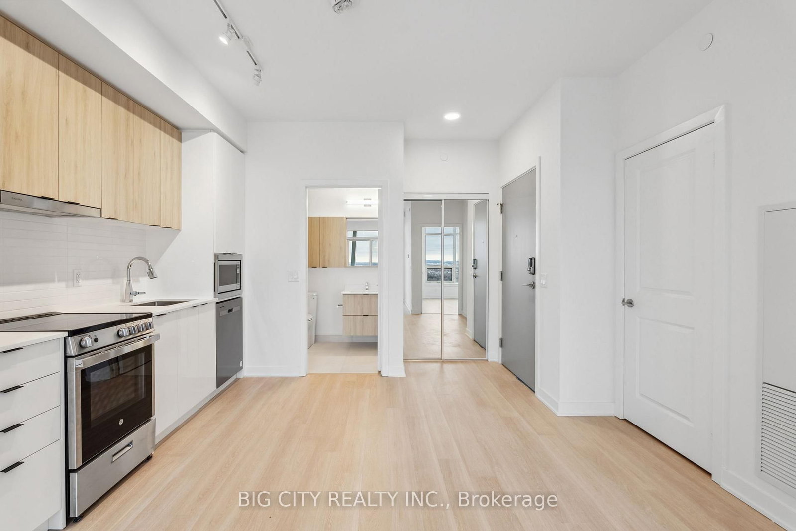 Photo 4 of 50 Upper Mall Way, Unit 1206