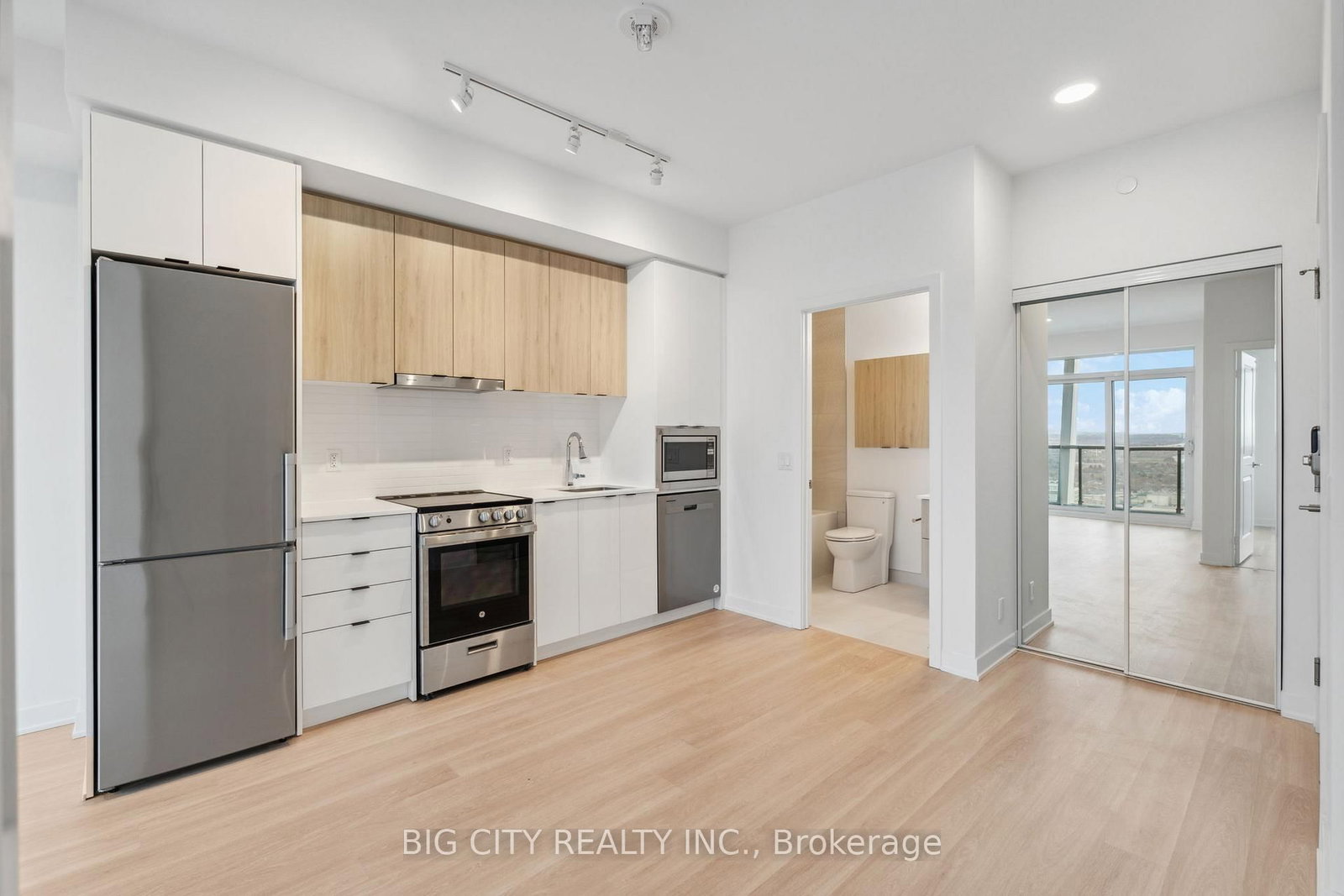 Photo 5 of 50 Upper Mall Way, Unit 1206