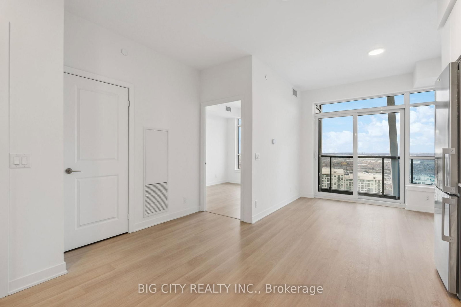 Photo 6 of 50 Upper Mall Way, Unit 1206