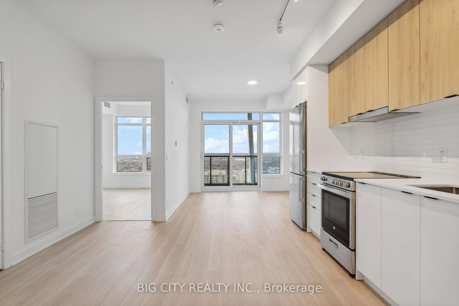 Photo 7 of 50 Upper Mall Way, Unit 1206