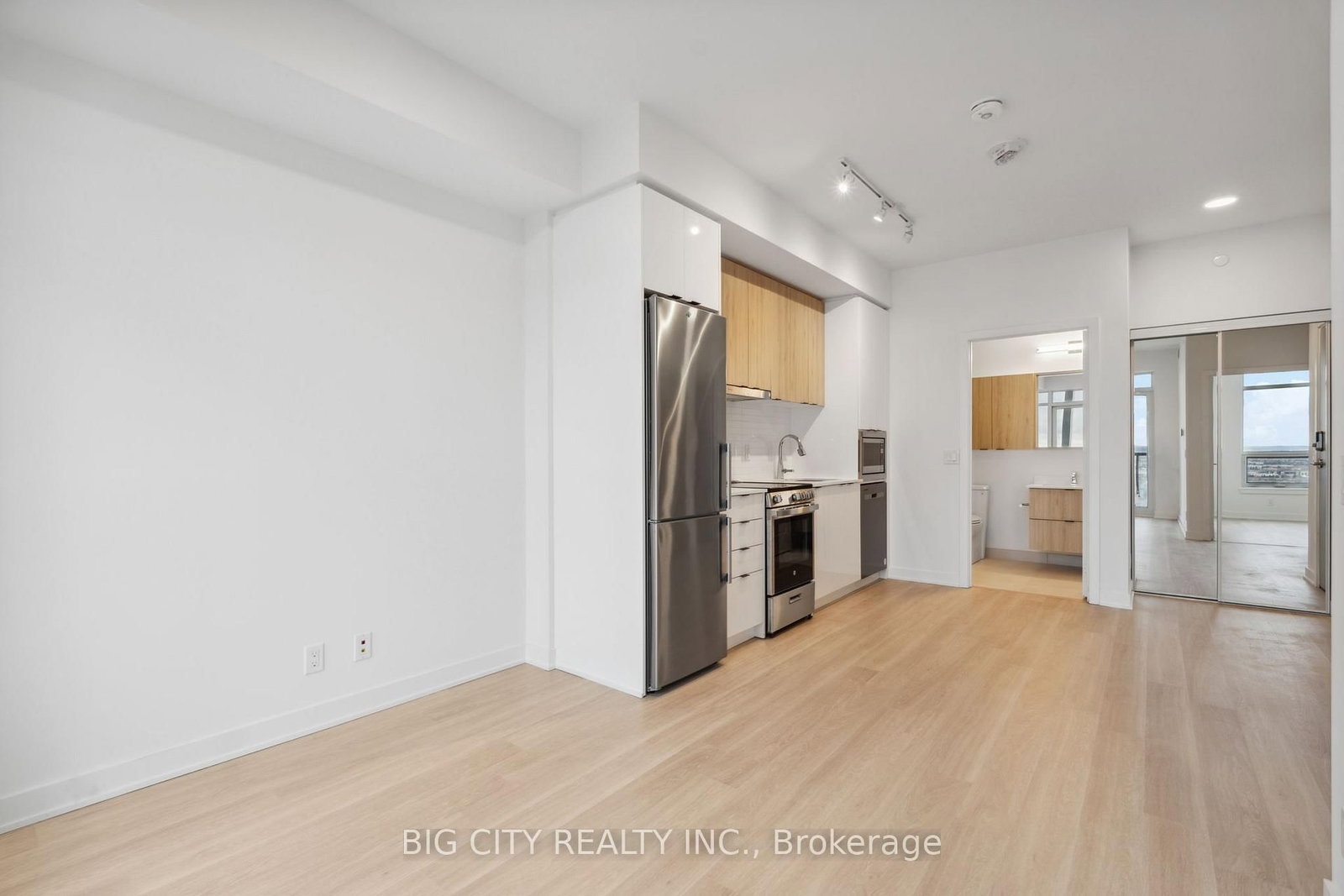 Photo 9 of 50 Upper Mall Way, Unit 1206