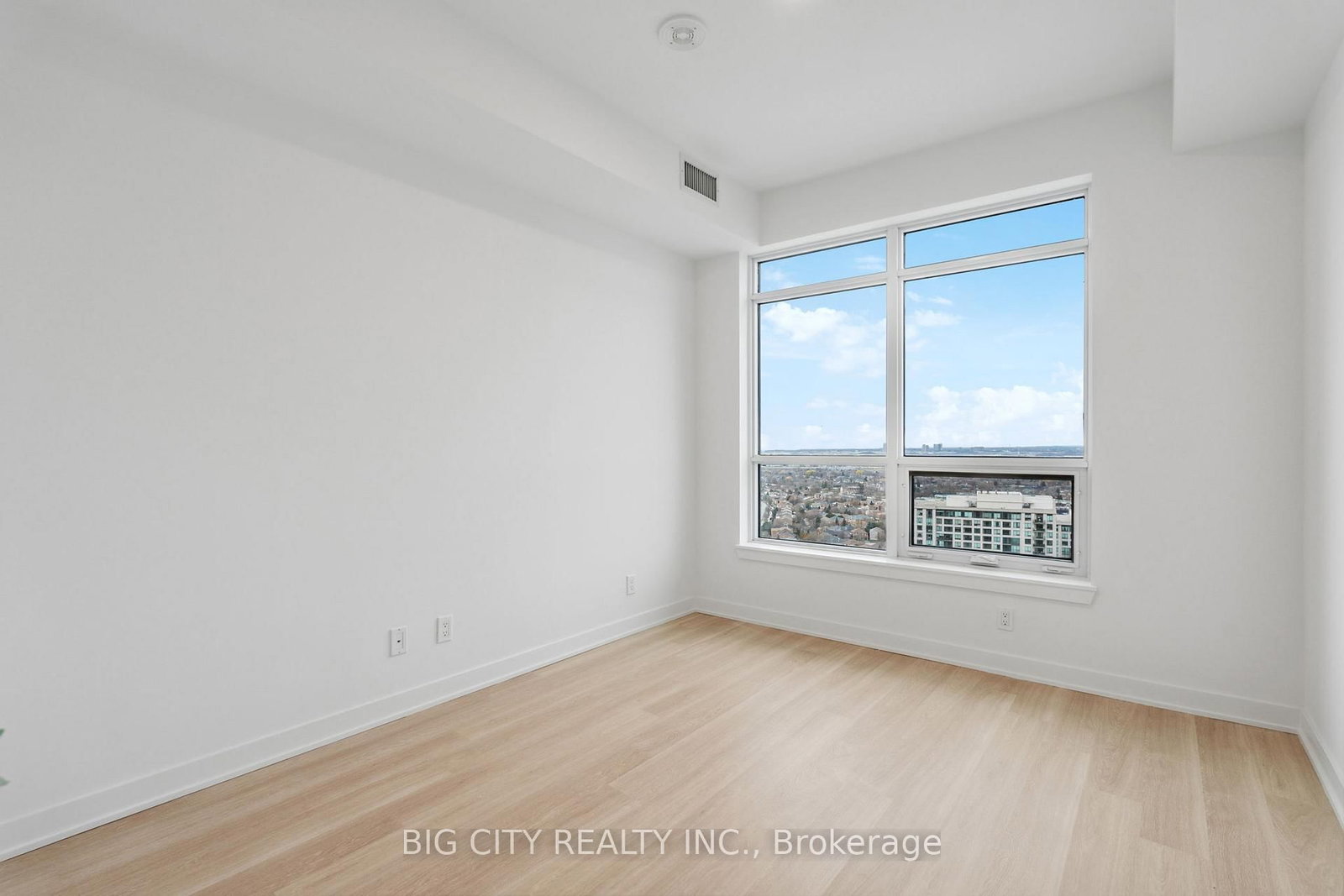 Photo 11 of 50 Upper Mall Way, Unit 1206