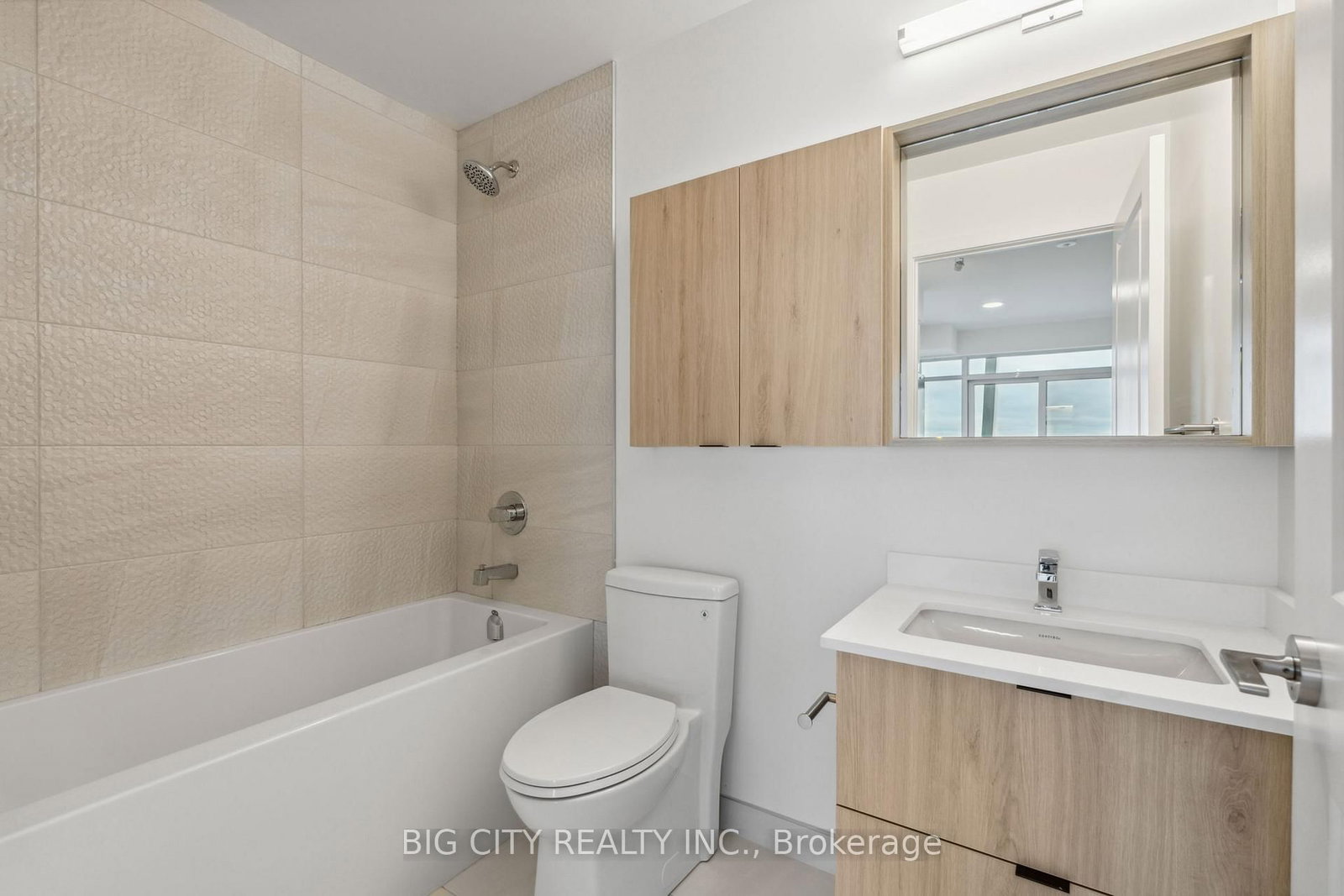 Photo 14 of 50 Upper Mall Way, Unit 1206