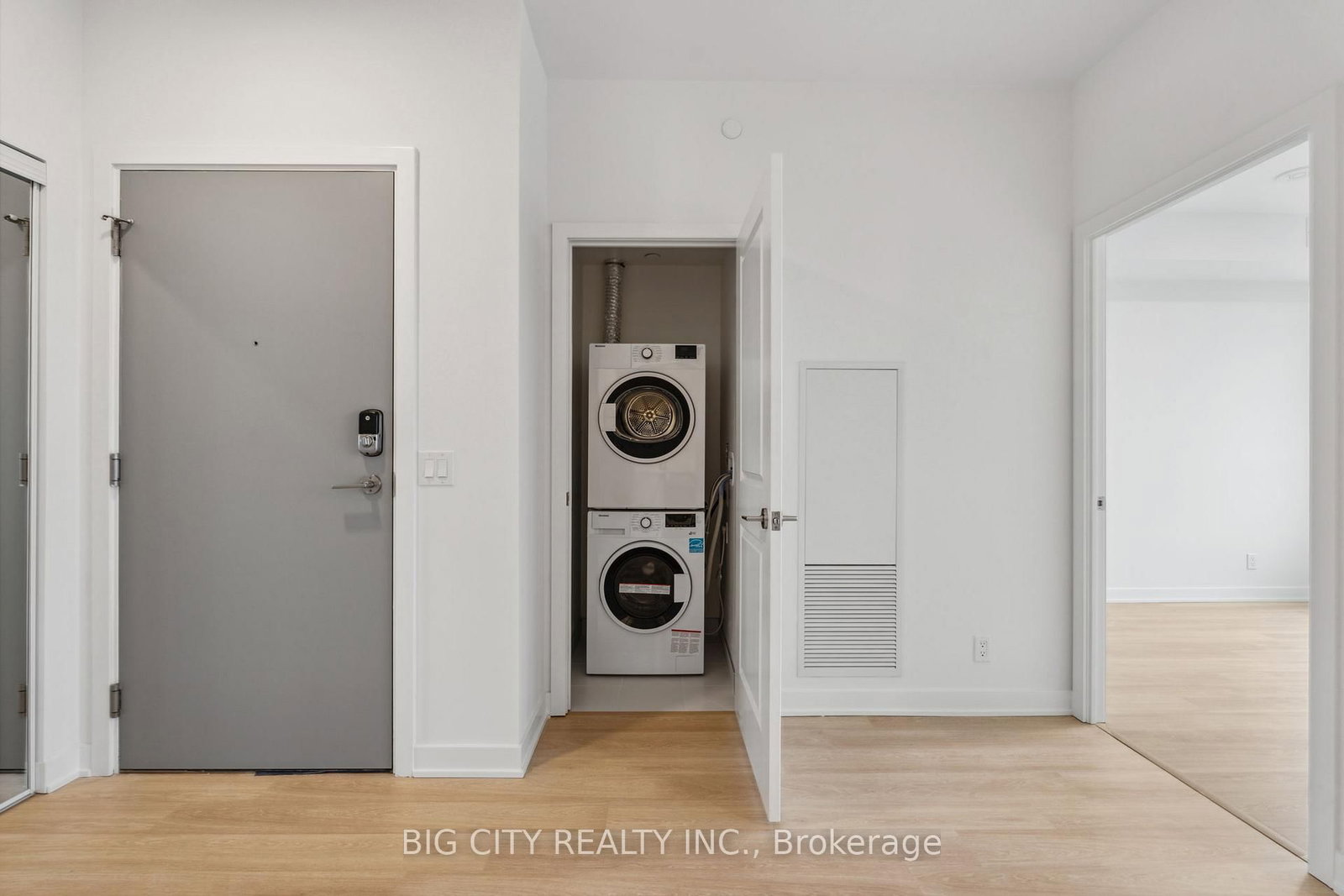 Photo 15 of 50 Upper Mall Way, Unit 1206