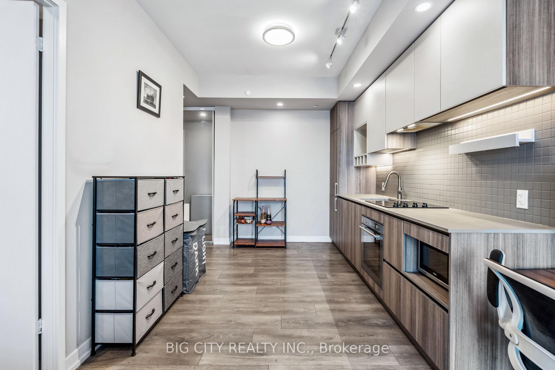 Photo 4 of 898 Portage Parkway, Unit 2211