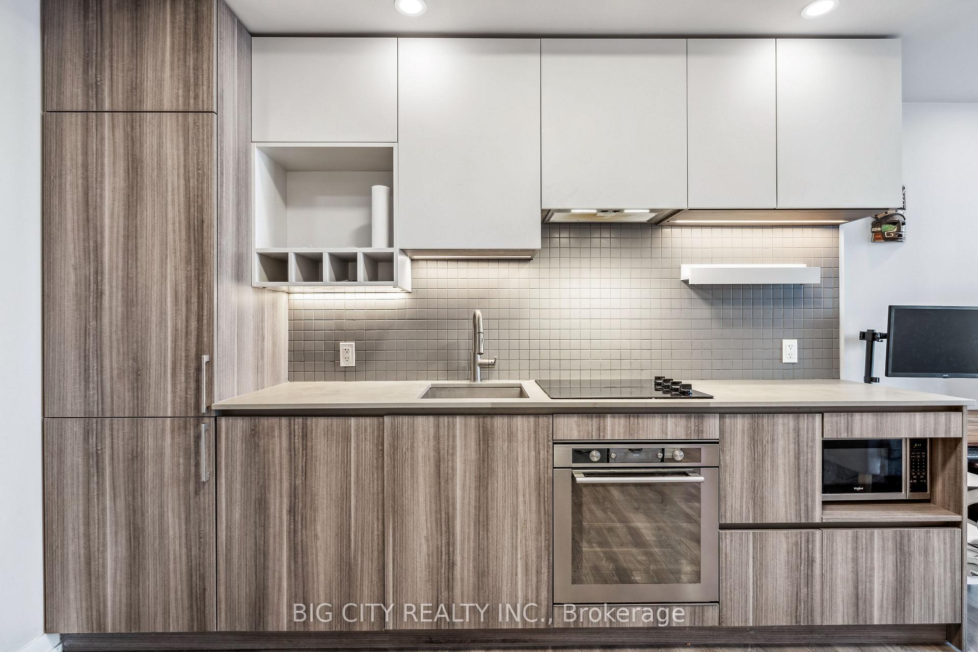 Photo 5 of 898 Portage Parkway, Unit 2211