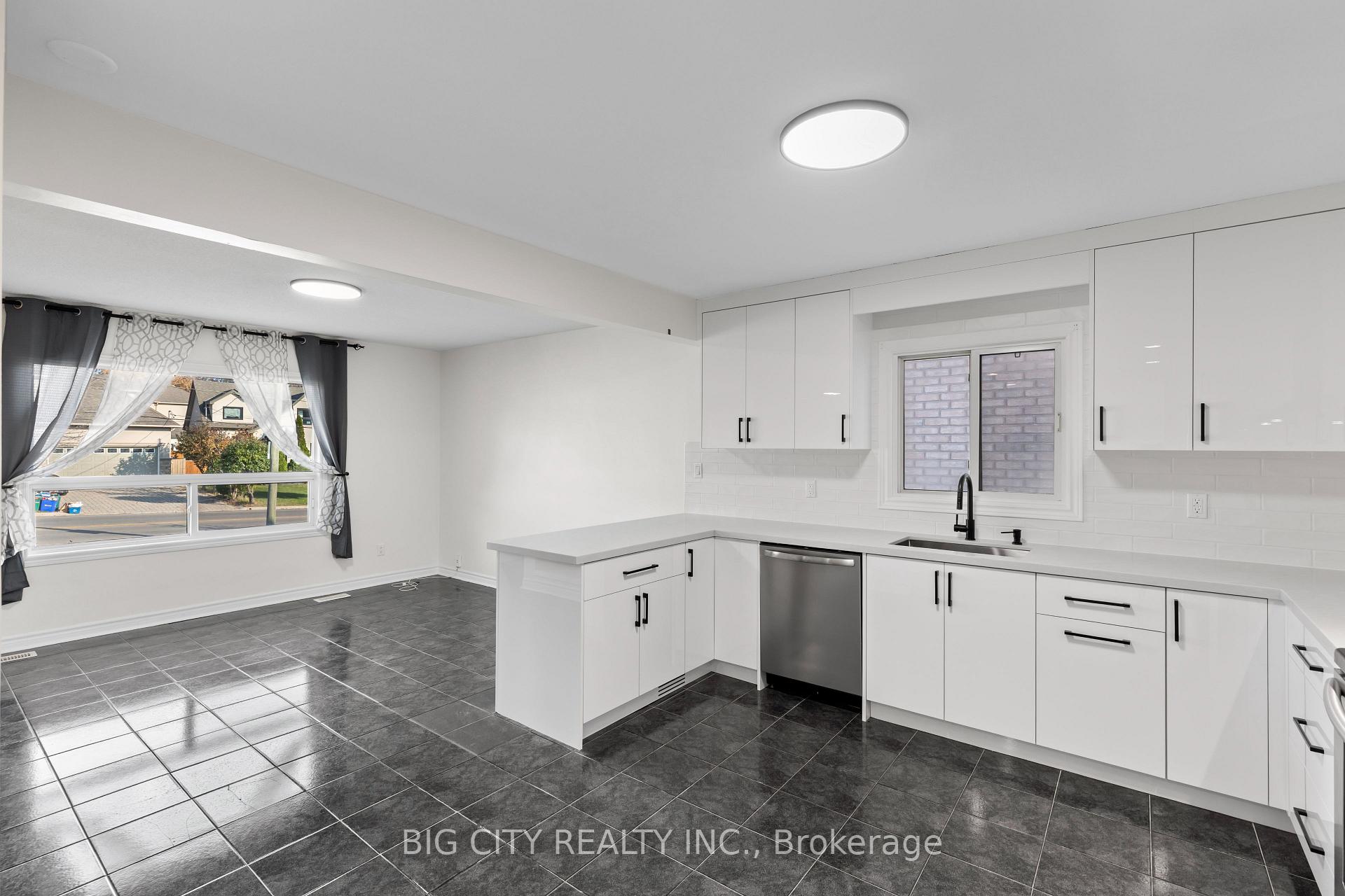 Photo 3 of 7698 Kipling Avenue, Unit Main