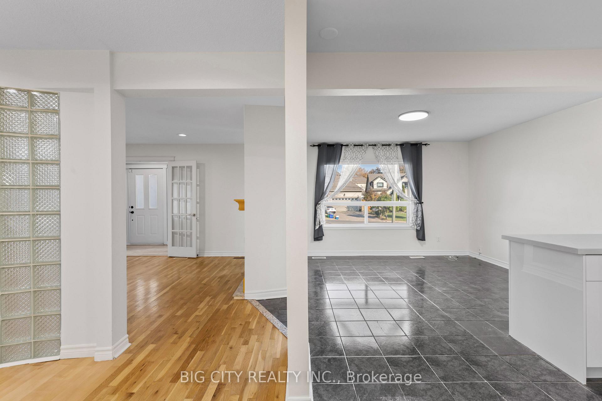 Photo 4 of 7698 Kipling Avenue, Unit Main