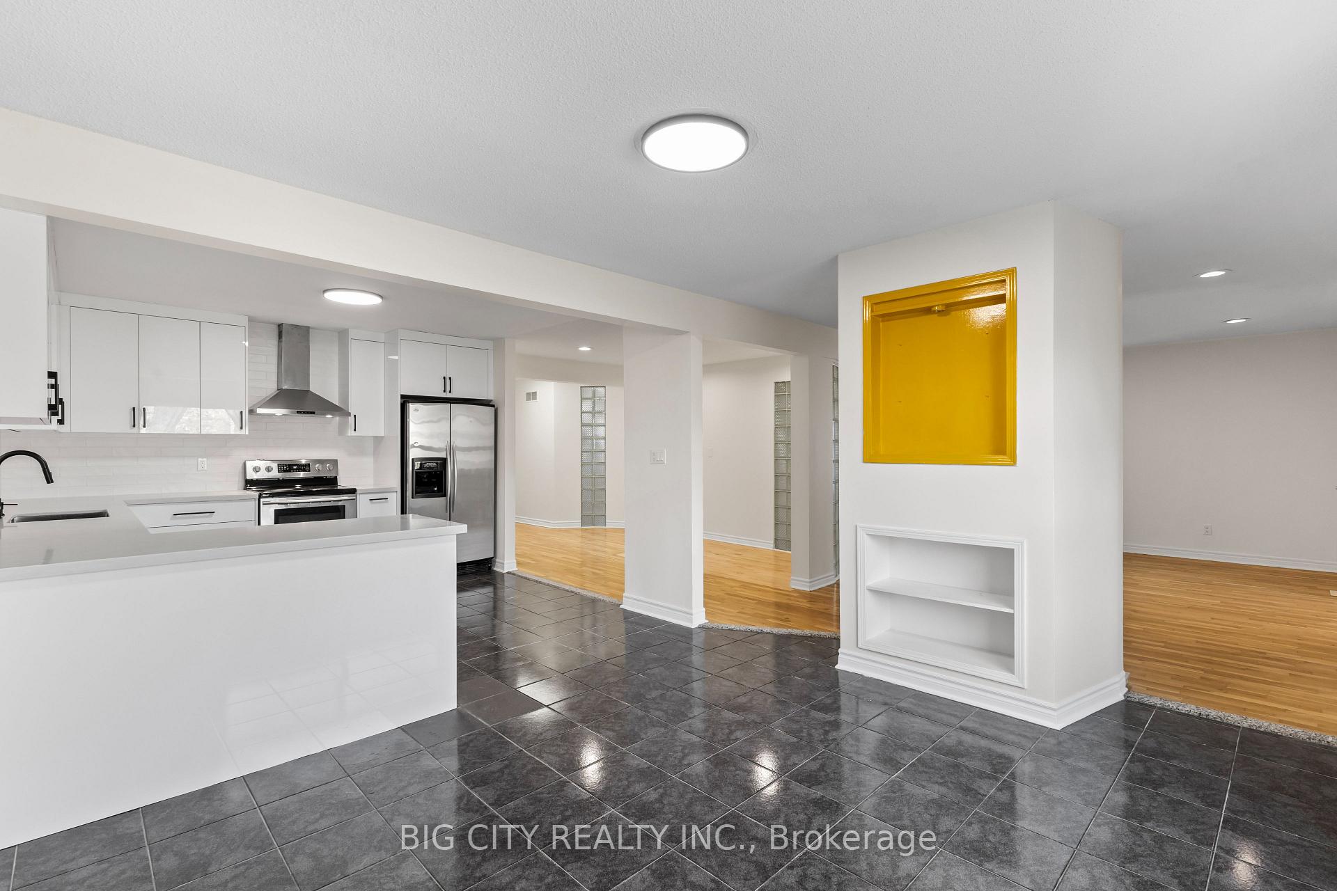 Photo 8 of 7698 Kipling Avenue, Unit Main