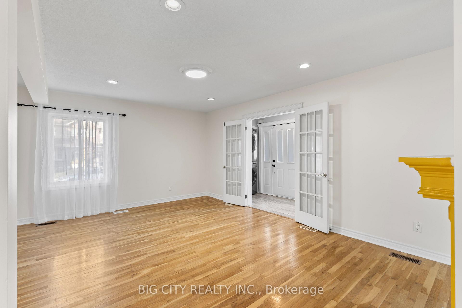 Photo 11 of 7698 Kipling Avenue, Unit Main