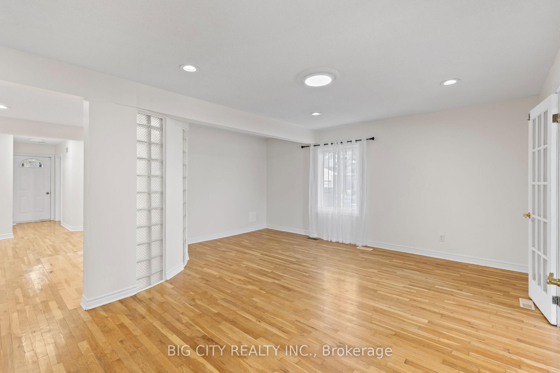 Photo 12 of 7698 Kipling Avenue, Unit Main