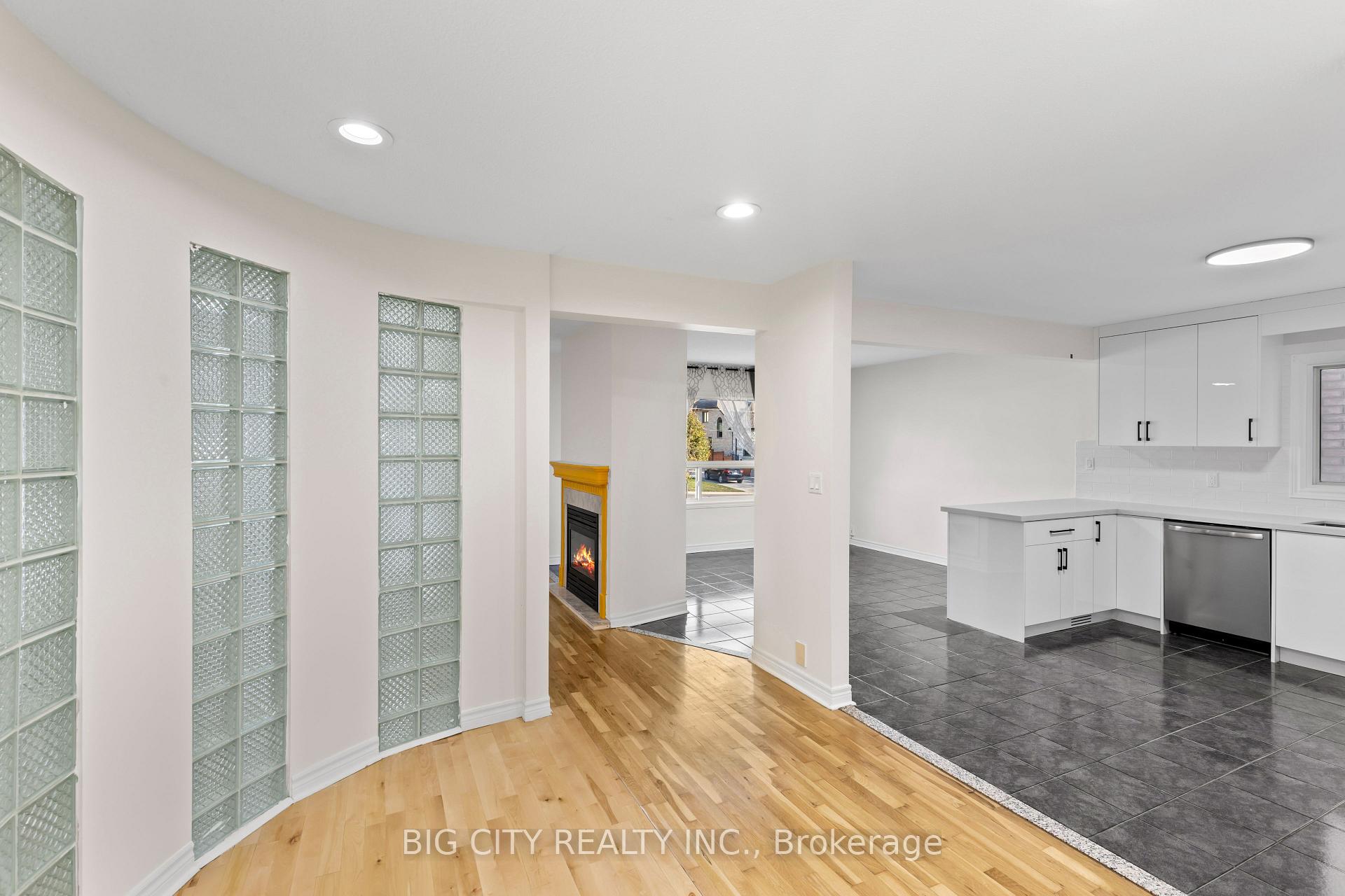 Photo 13 of 7698 Kipling Avenue, Unit Main