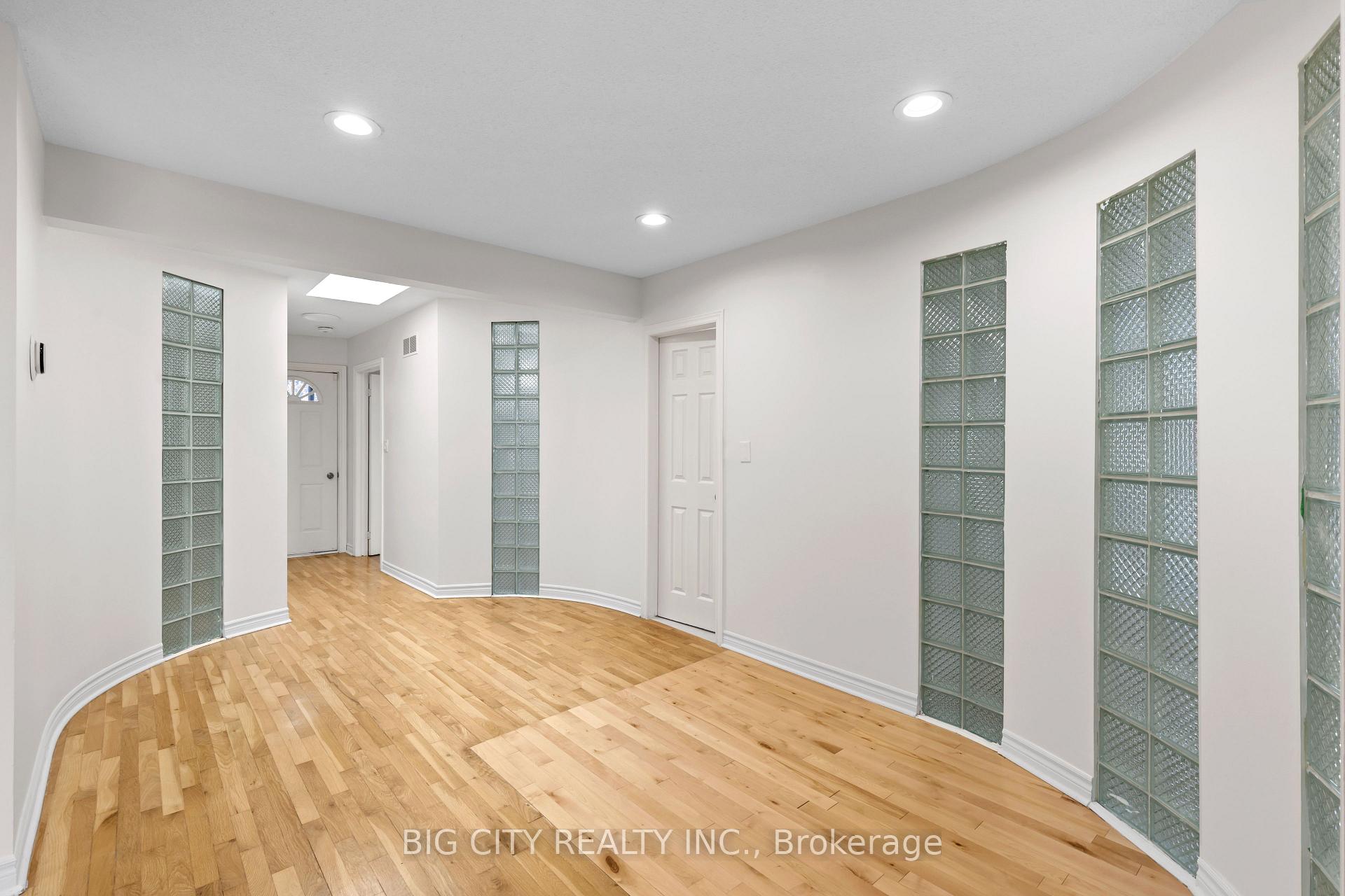Photo 14 of 7698 Kipling Avenue, Unit Main