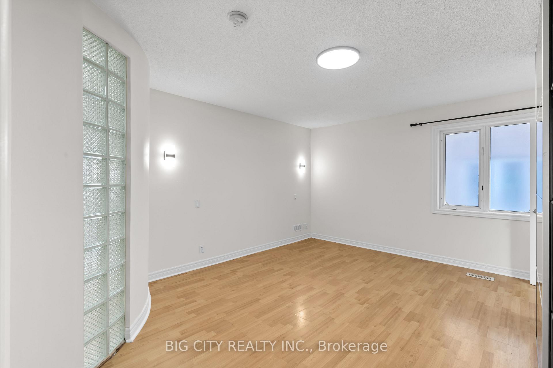 Photo 16 of 7698 Kipling Avenue, Unit Main