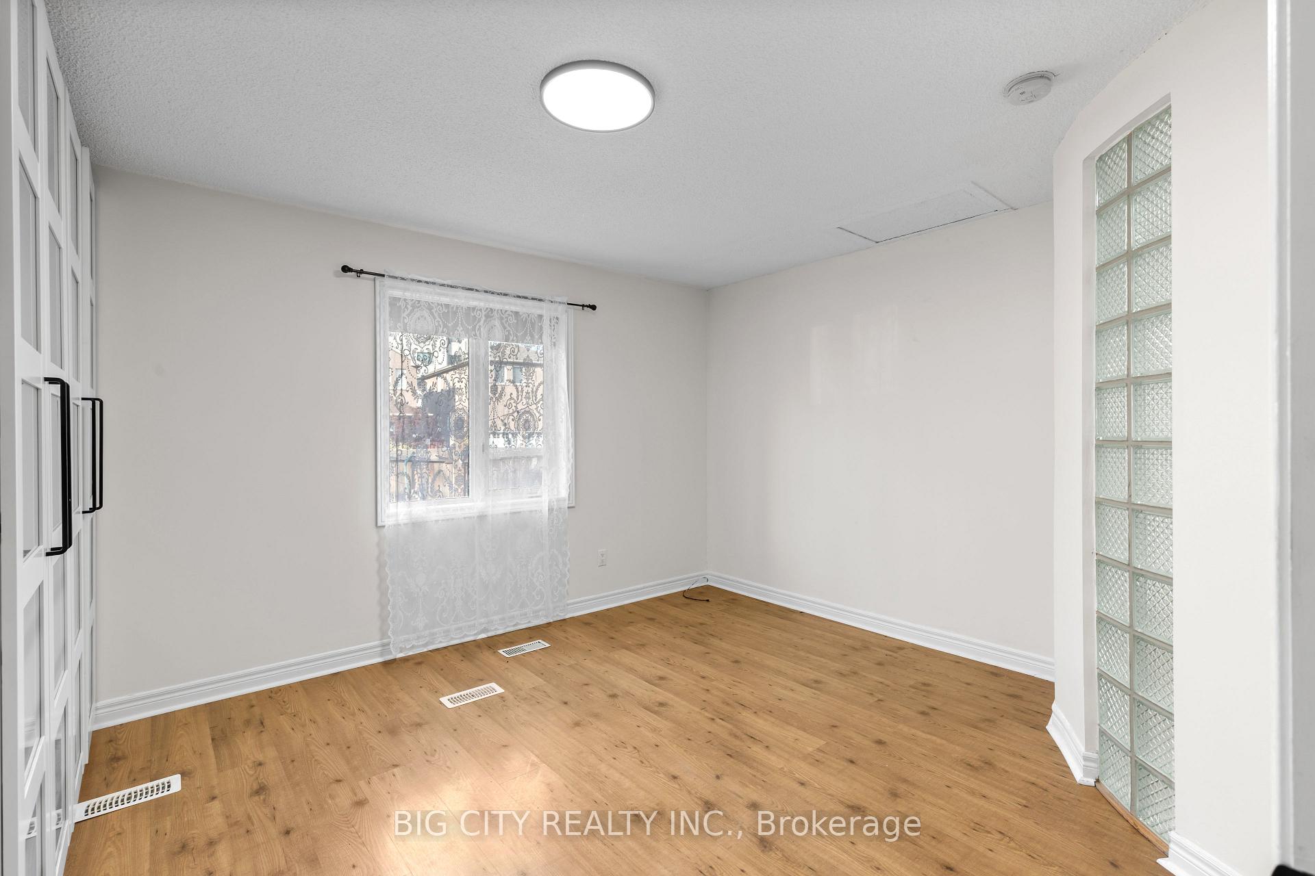 Photo 19 of 7698 Kipling Avenue, Unit Main