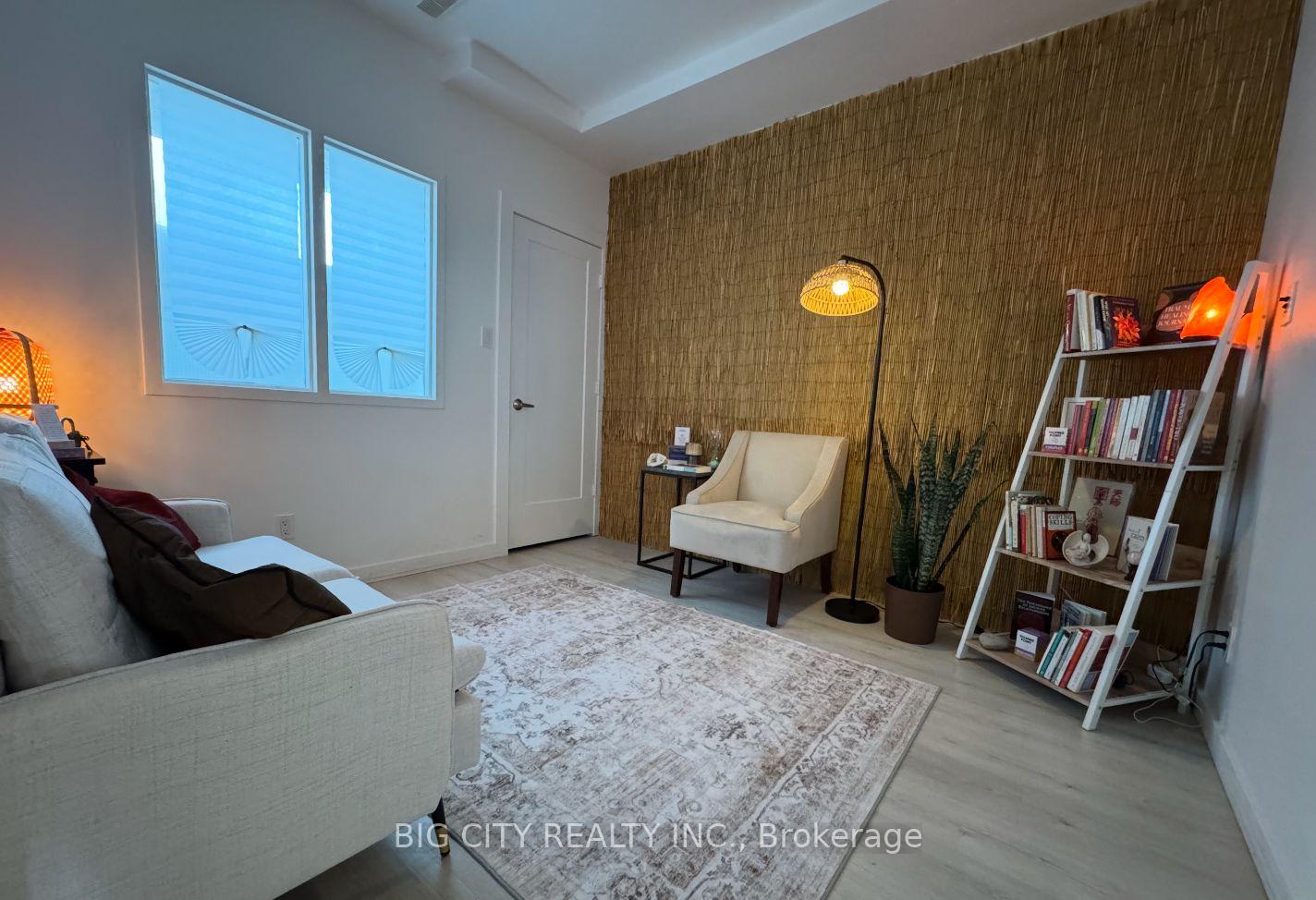 Photo 4 of 153 Bridgeland Ave, Unit 5