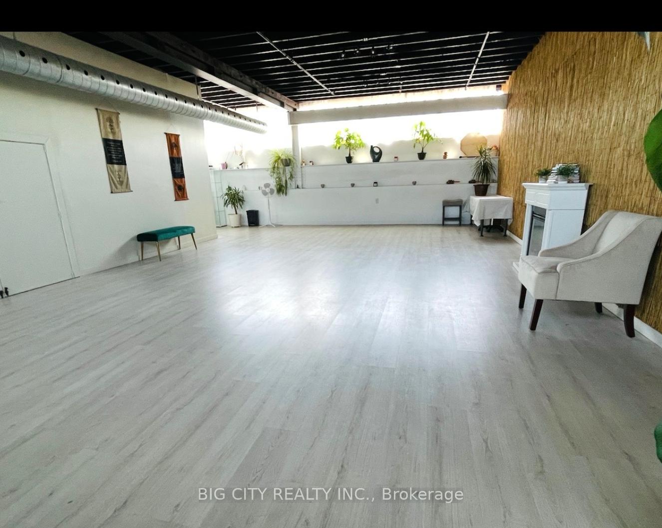 Photo 5 of 153 Bridgeland Ave, Unit 5